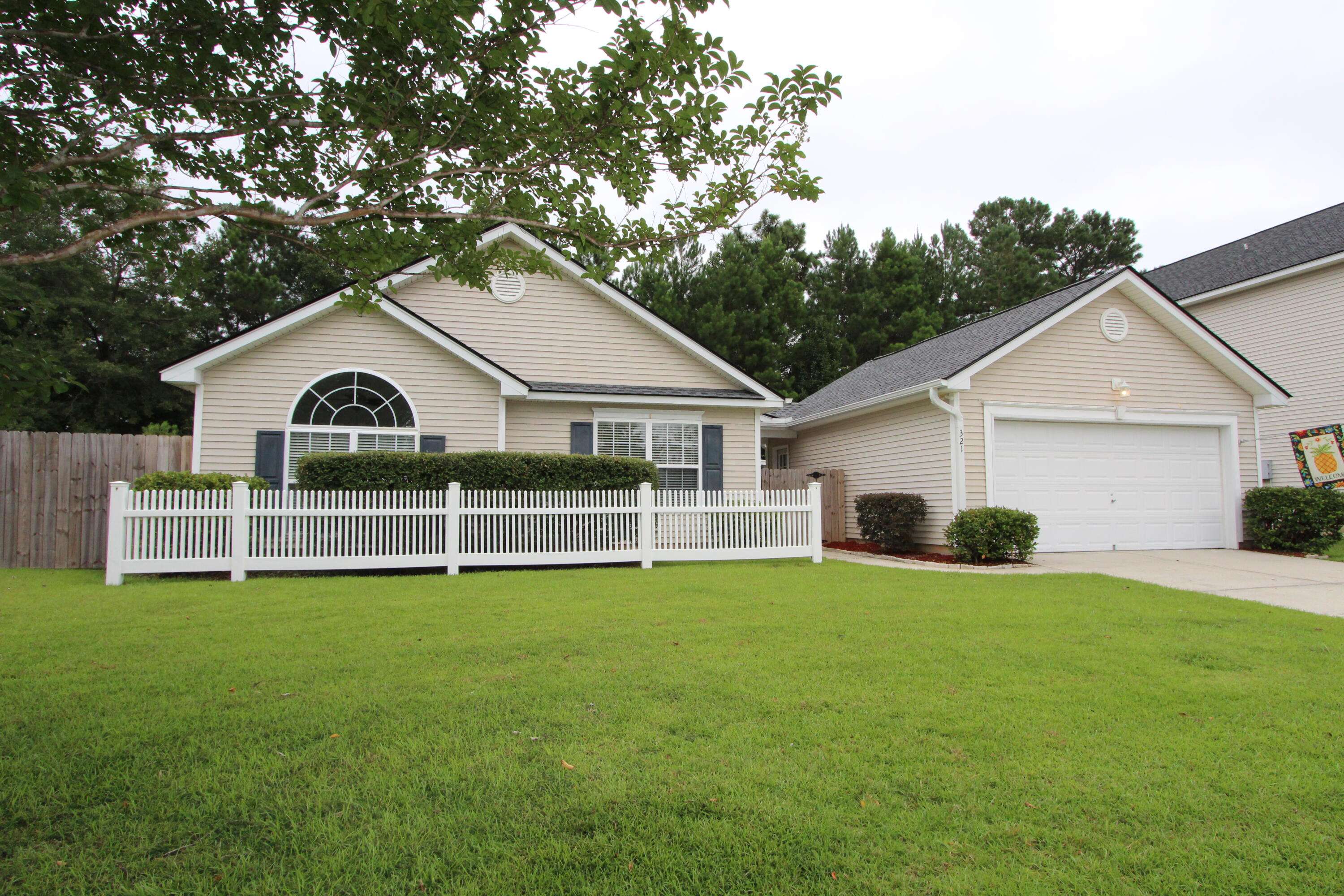 Summerville, SC 29485,321 Seneca River Dr