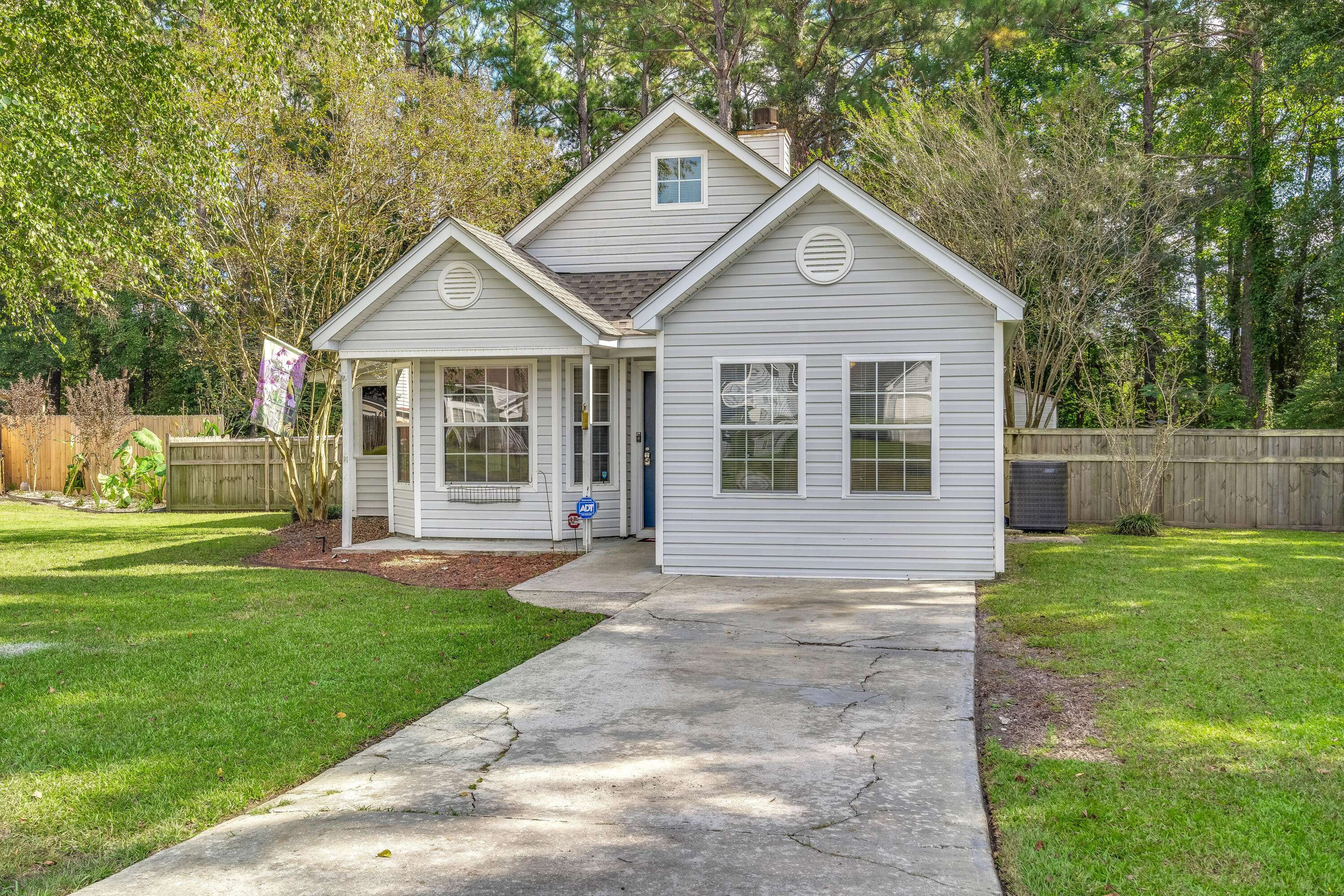 Summerville, SC 29483,404 Hedge Way