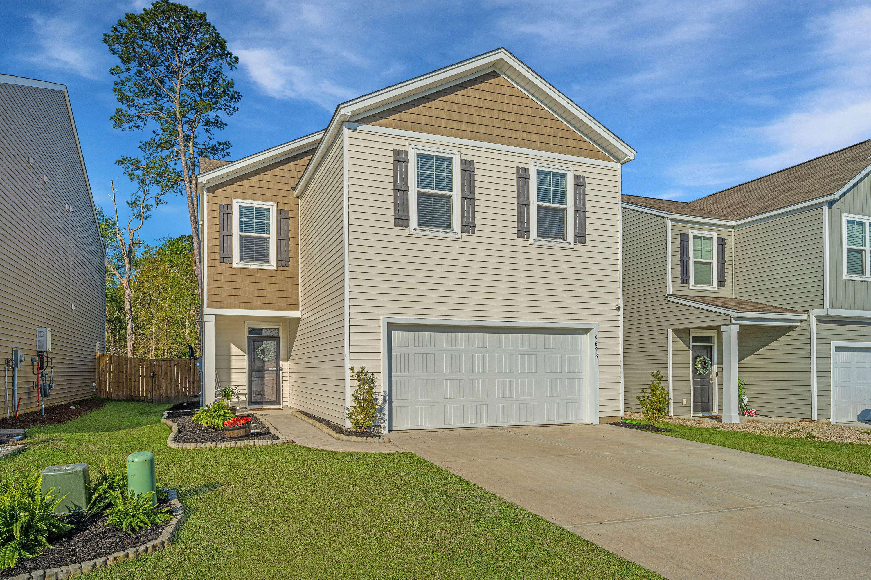 Ladson, SC 29456,9698 Roseberry St