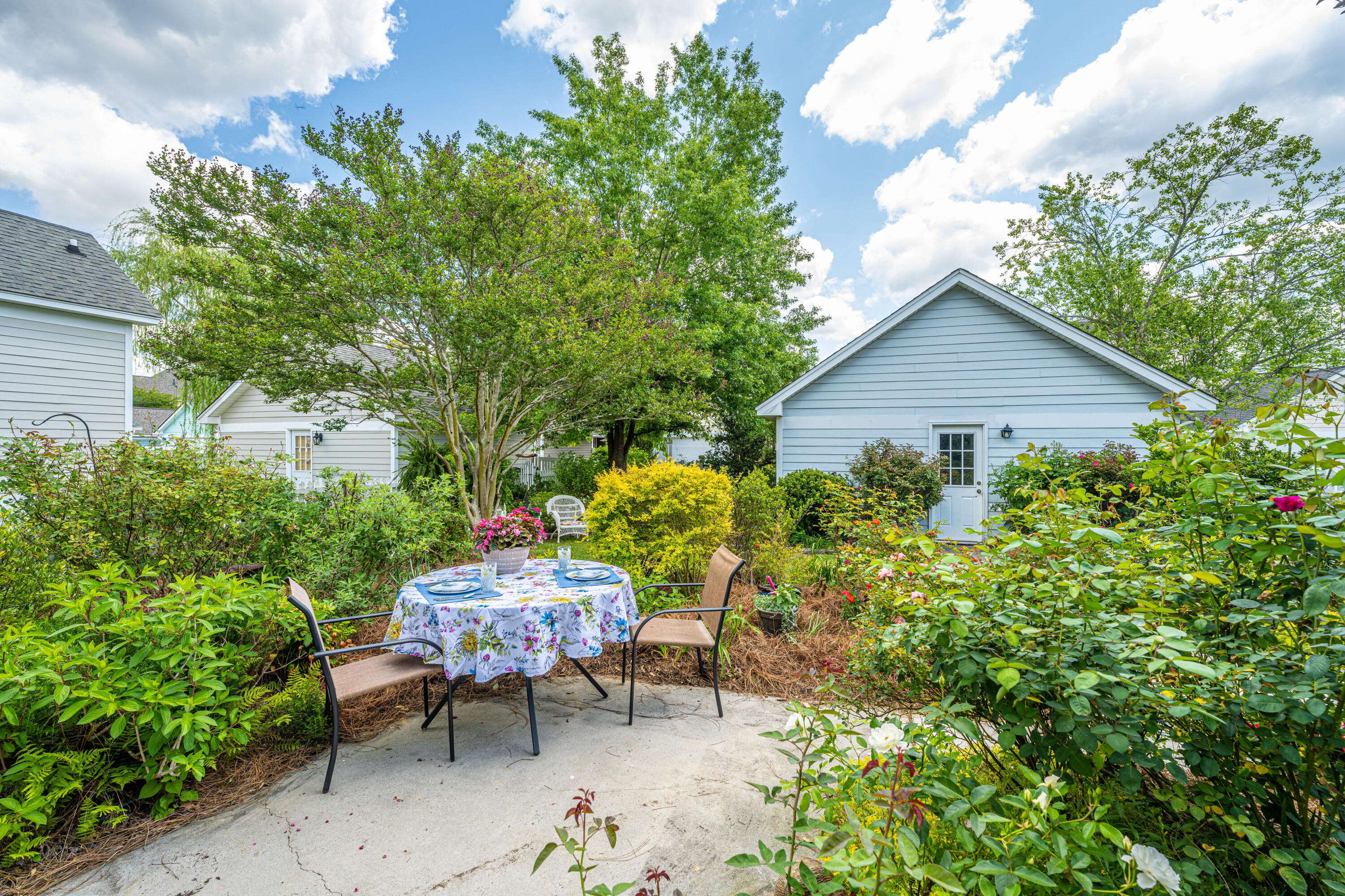 Summerville, SC 29483,215 Hydrangea St