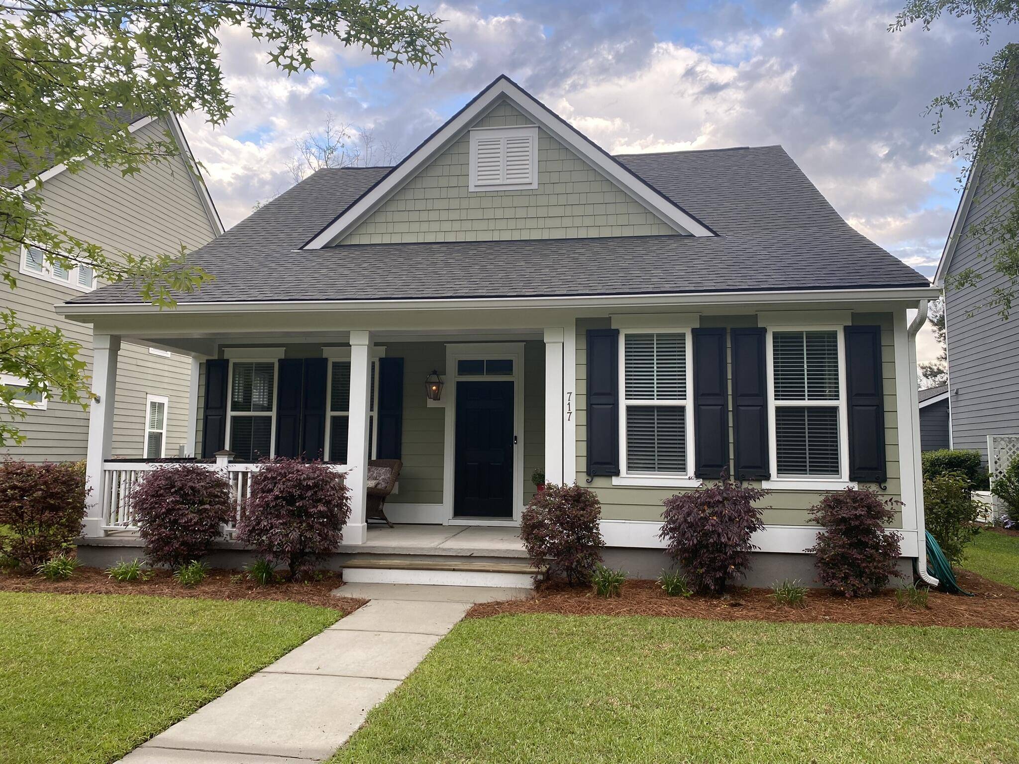 Summerville, SC 29483,717 N Hickory St