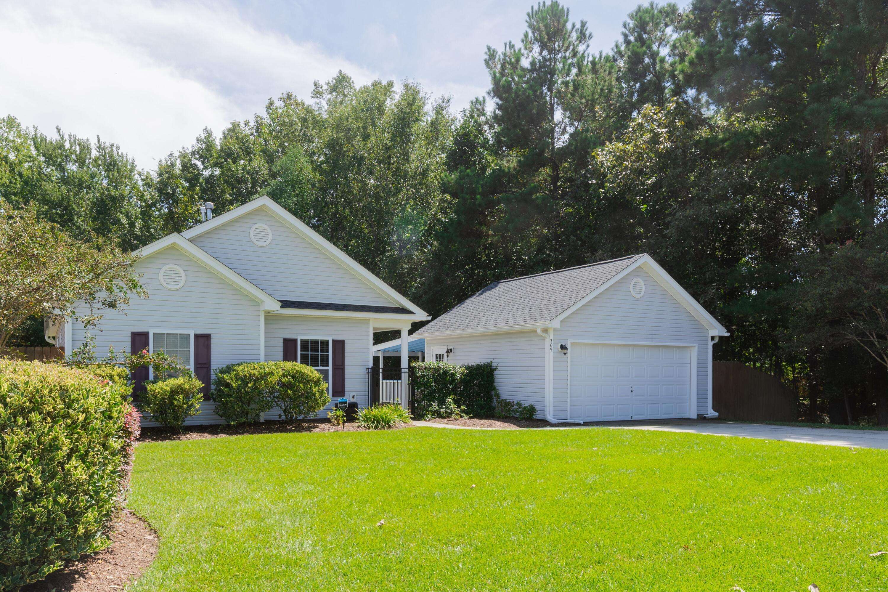 Summerville, SC 29485,709 Savannah River Dr