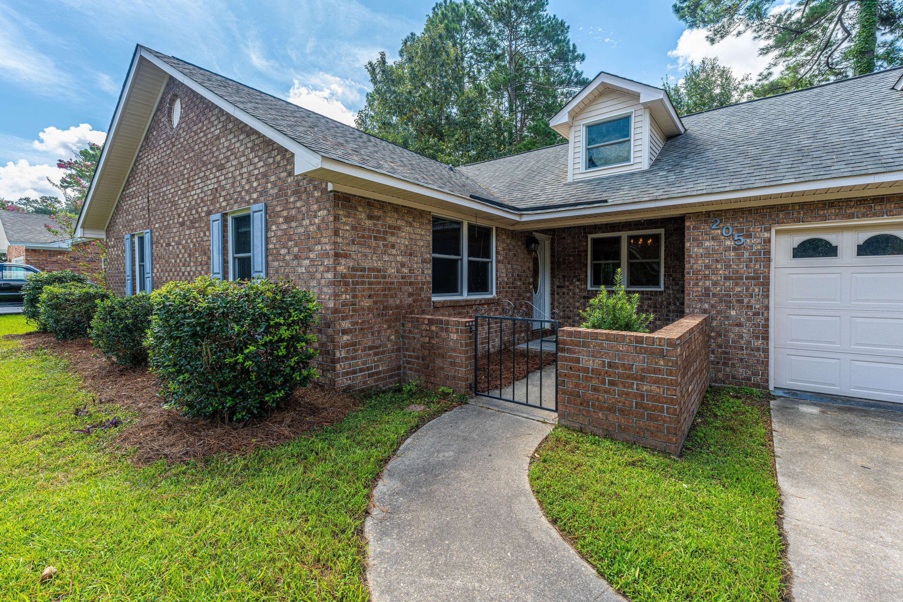 Summerville, SC 29485,205 Smythe Dr