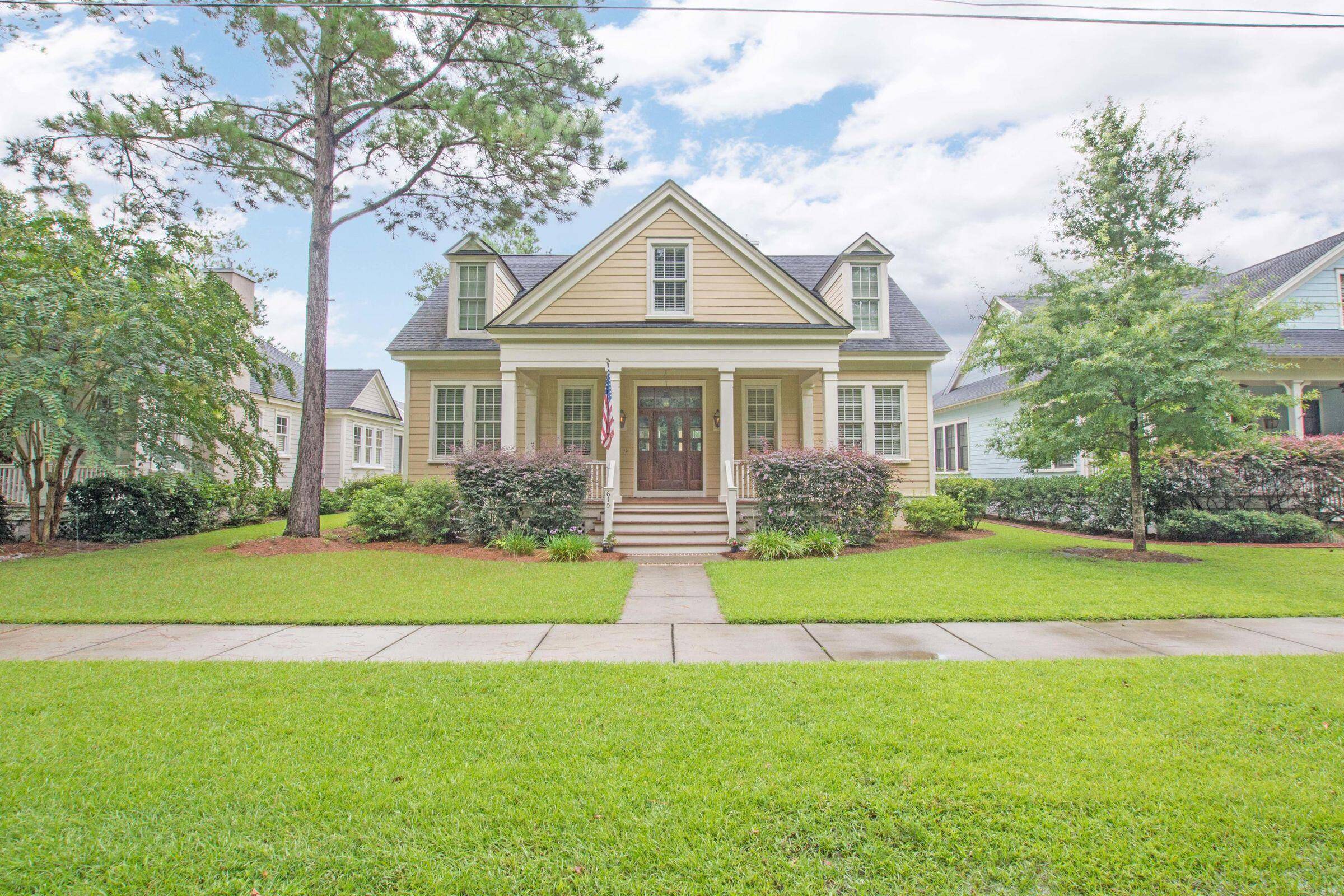 Summerville, SC 29483,615 N Hickory St