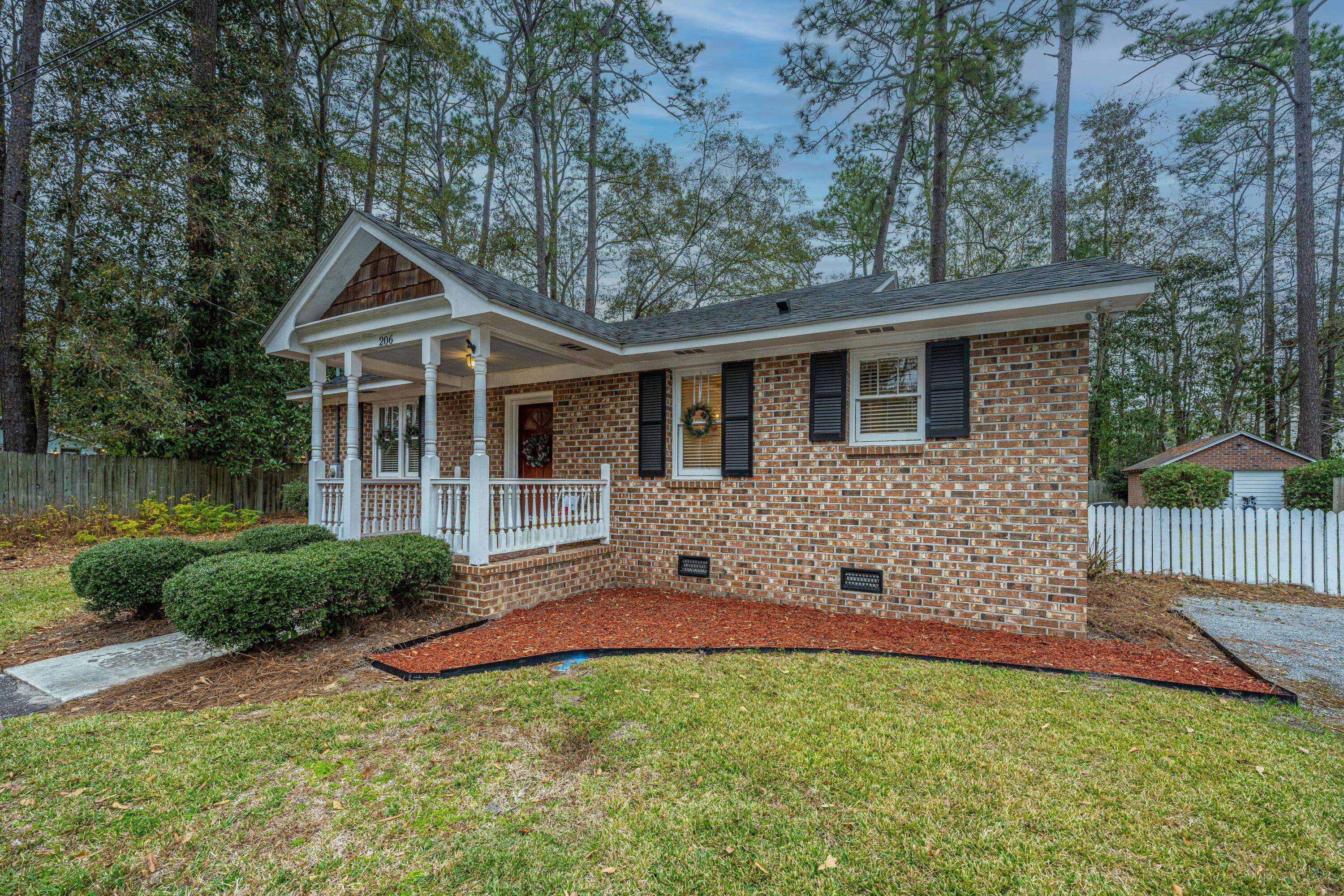 Summerville, SC 29483,206 Peters St