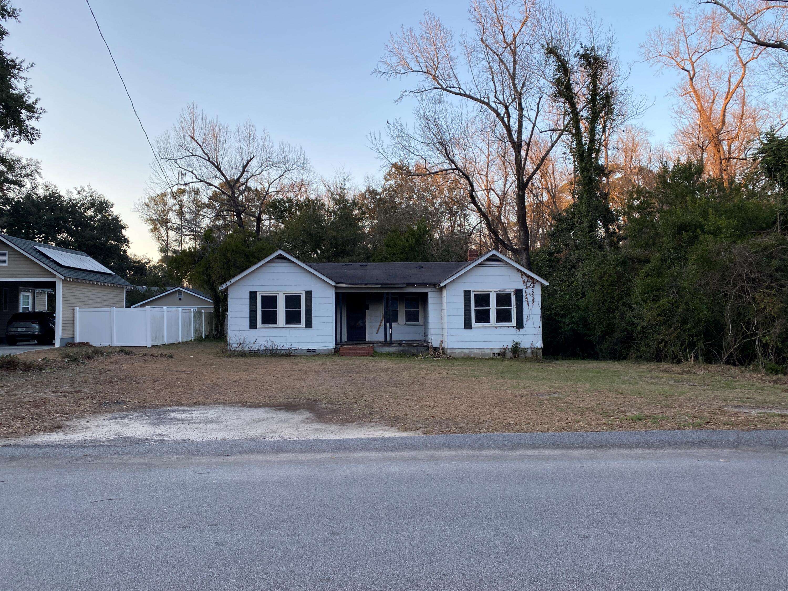 Walterboro, SC 29488,512 Klein St