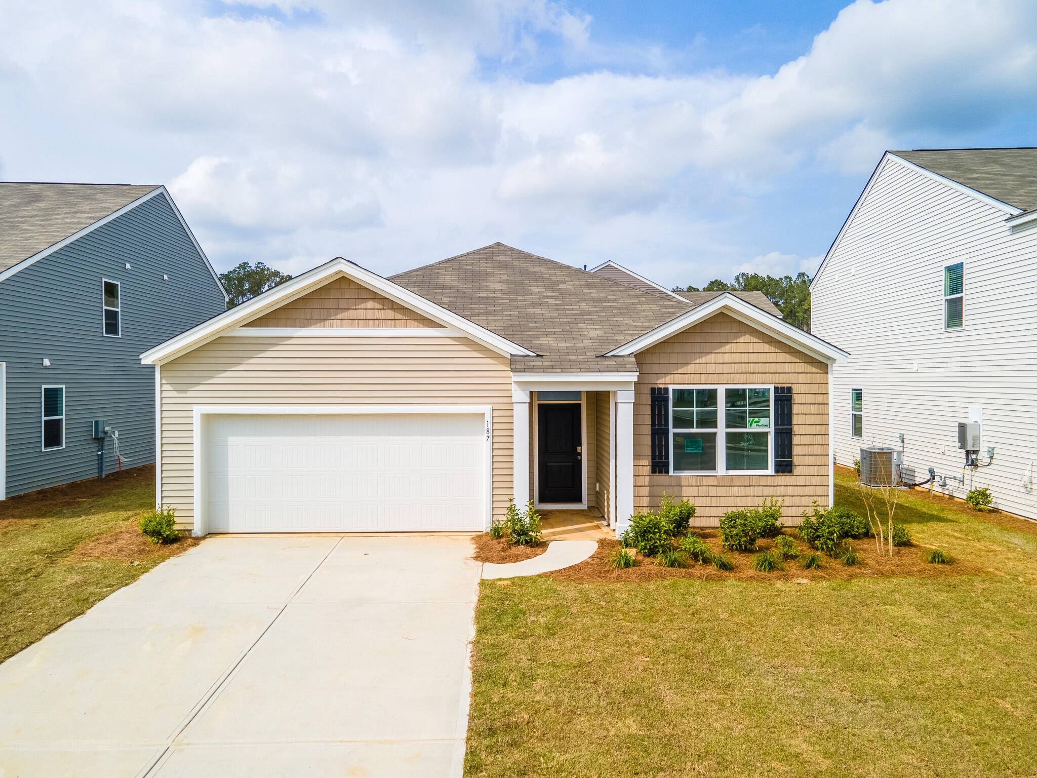 Summerville, SC 29483,187 Cloverleaf St