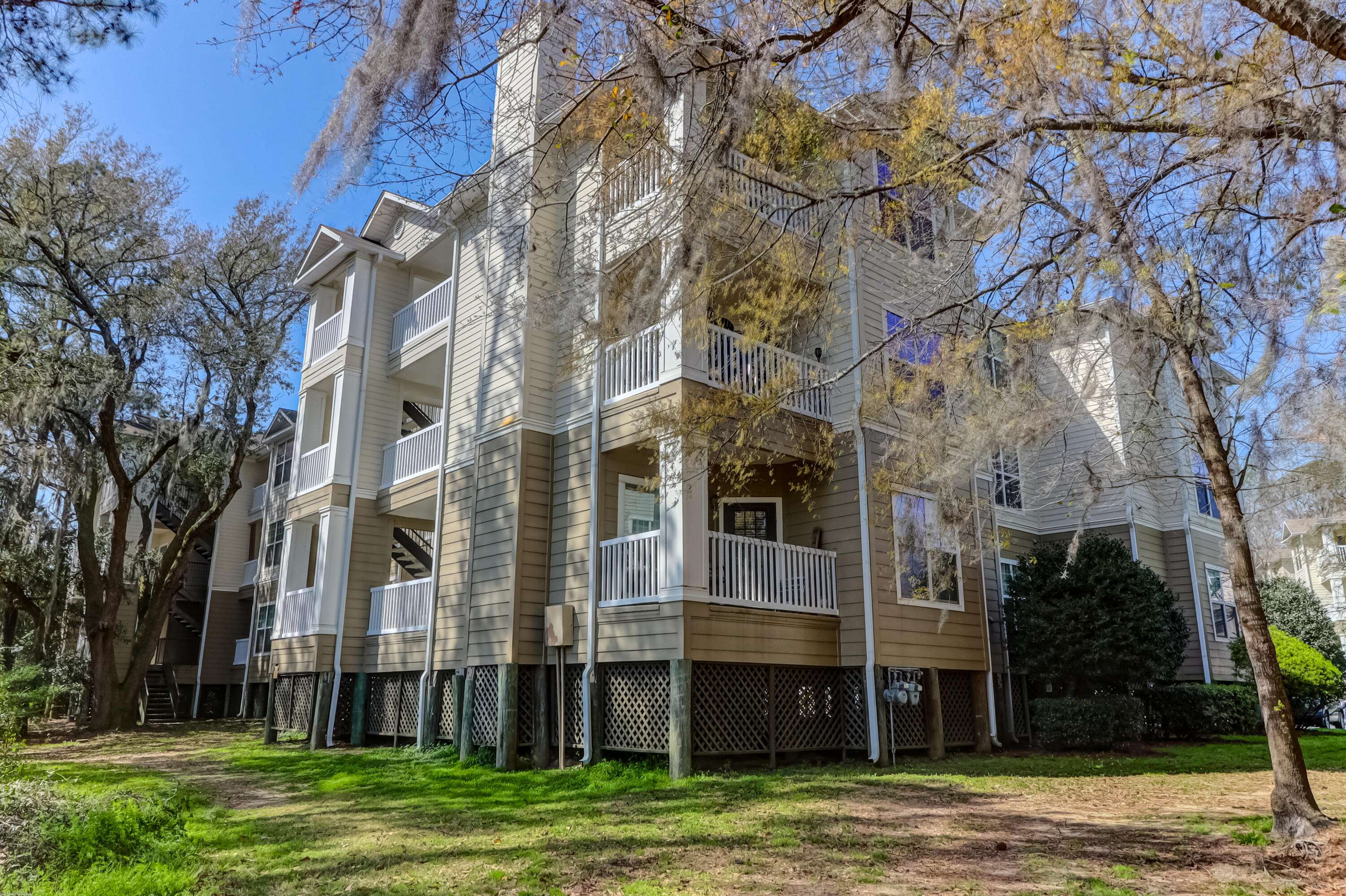 Charleston, SC 29412,700 Daniel Ellis Dr #11203