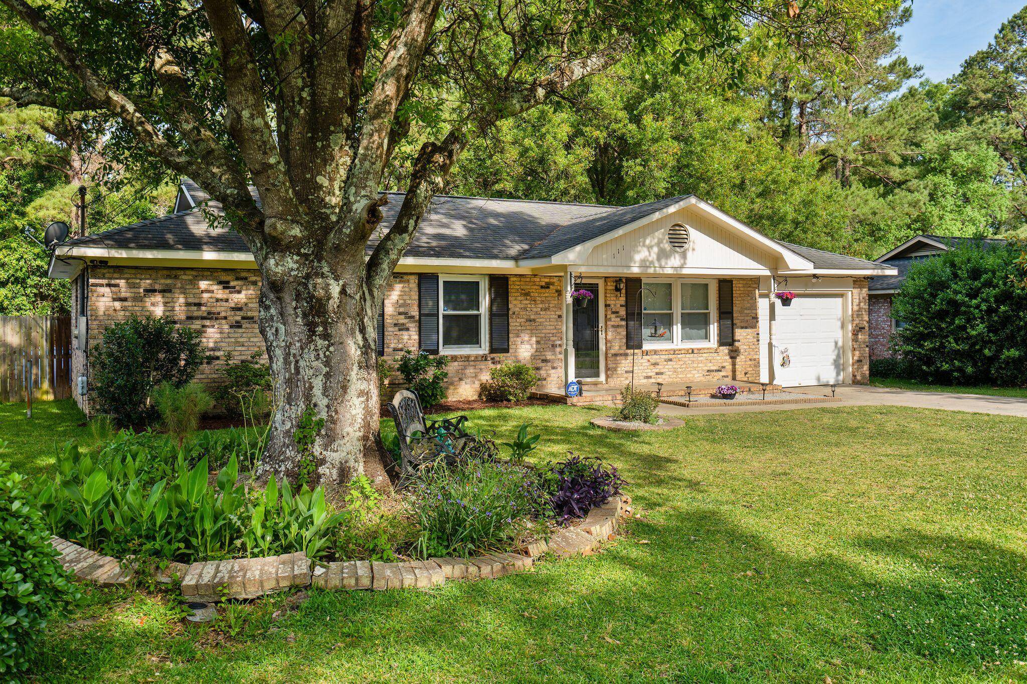 Summerville, SC 29485,111 Robin St