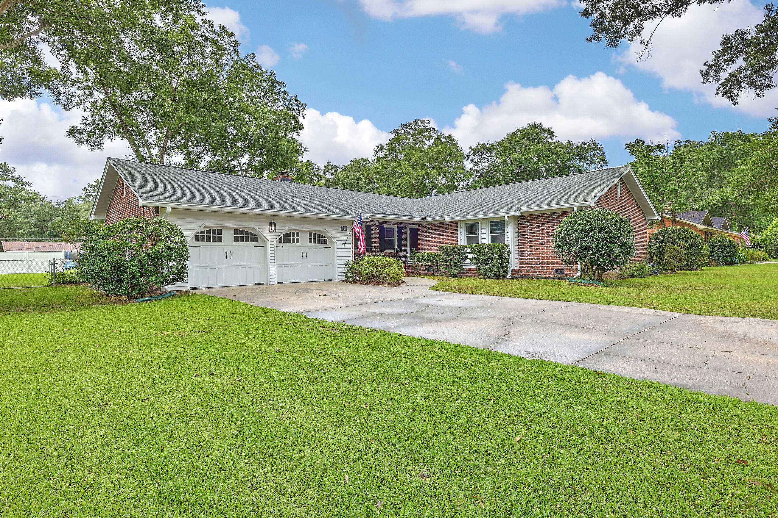 Summerville, SC 29485,111 Axtell Dr Dr