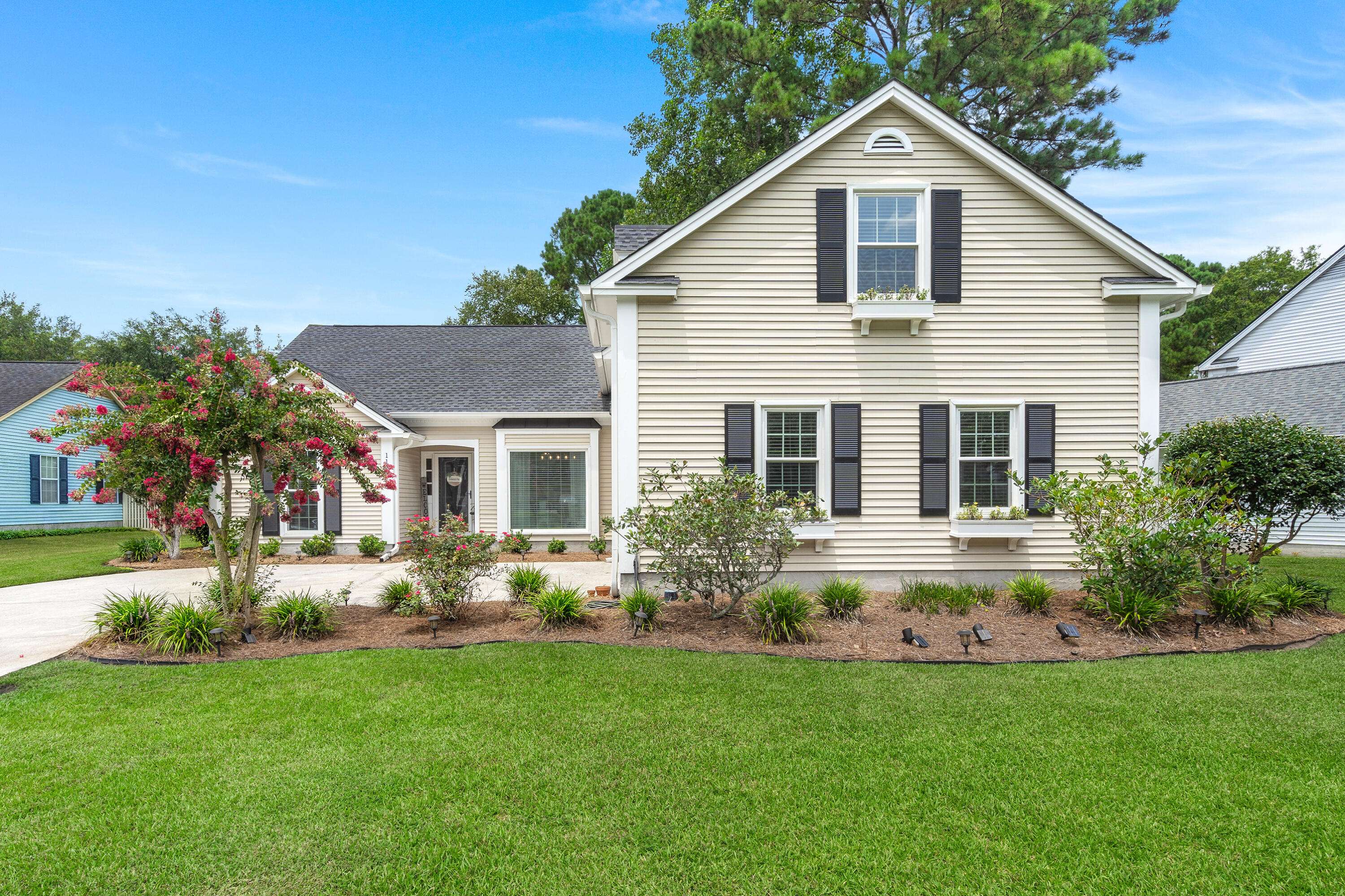 Summerville, SC 29485,111 Saint Awdry St