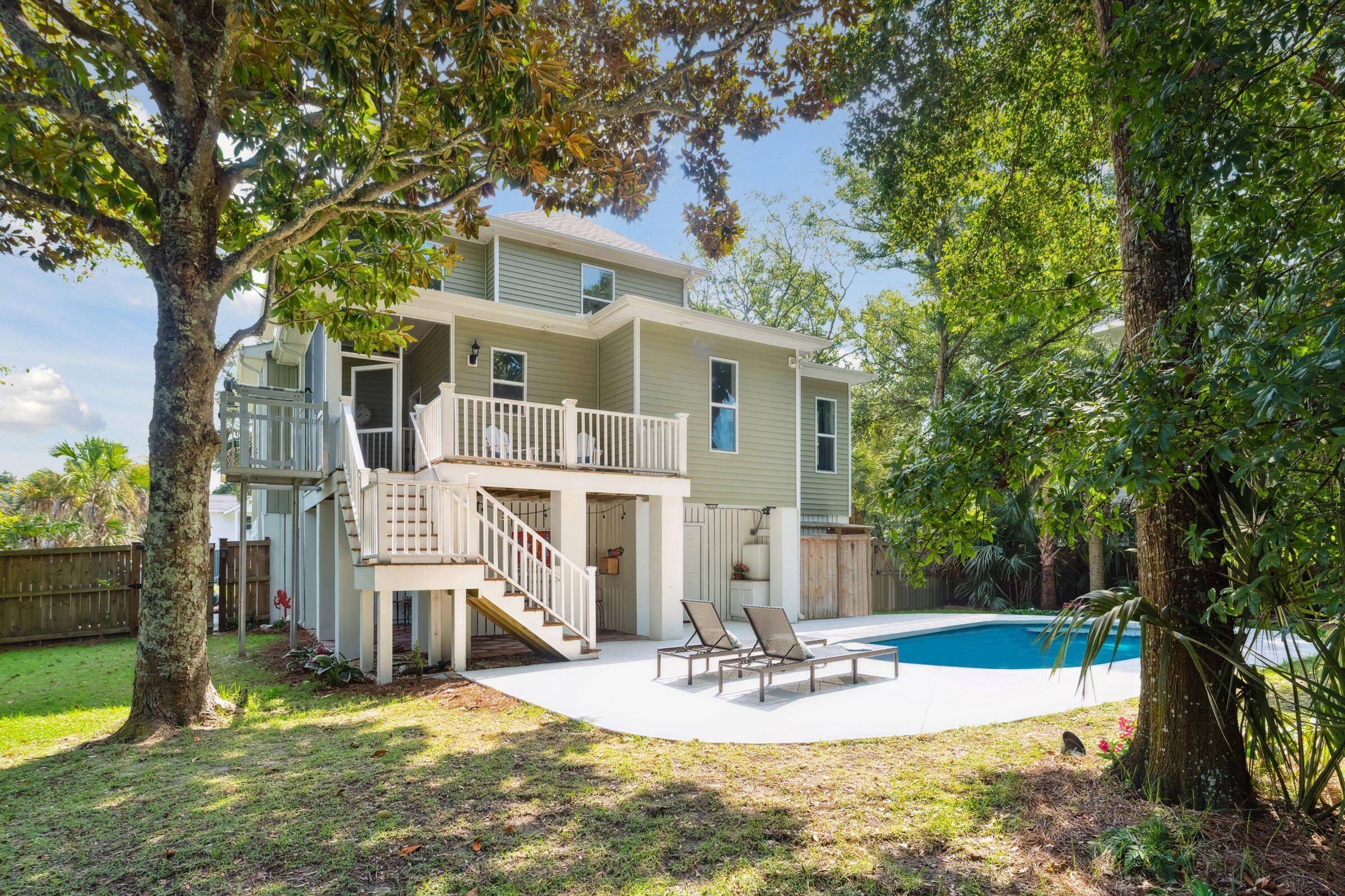 Isle Of Palms, SC 29451,4 Lauden Blvd