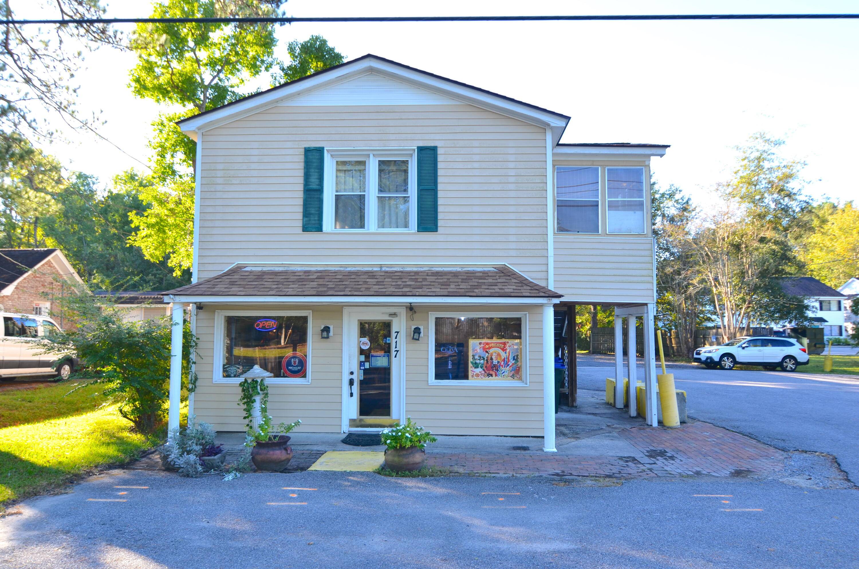 Summerville, SC 29483,717 Central Ave