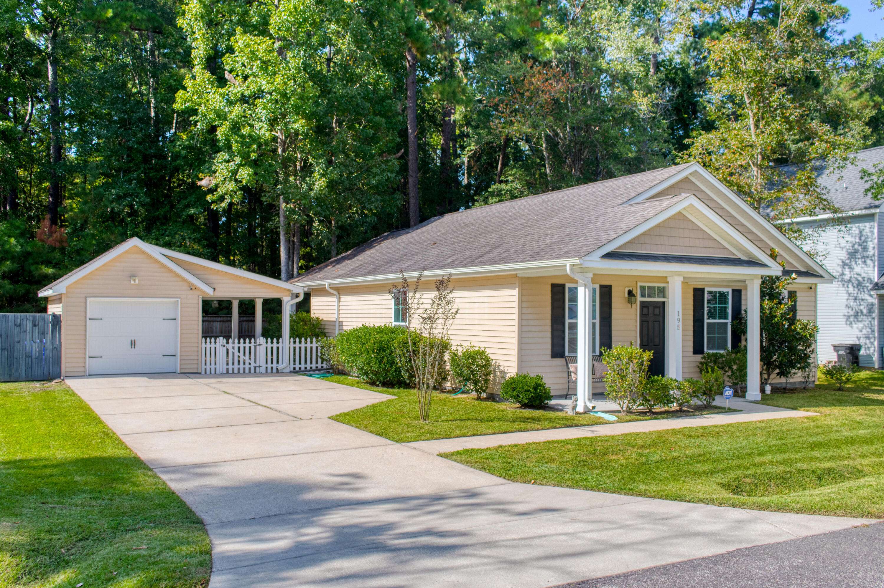 Summerville, SC 29485,195 W Pine St