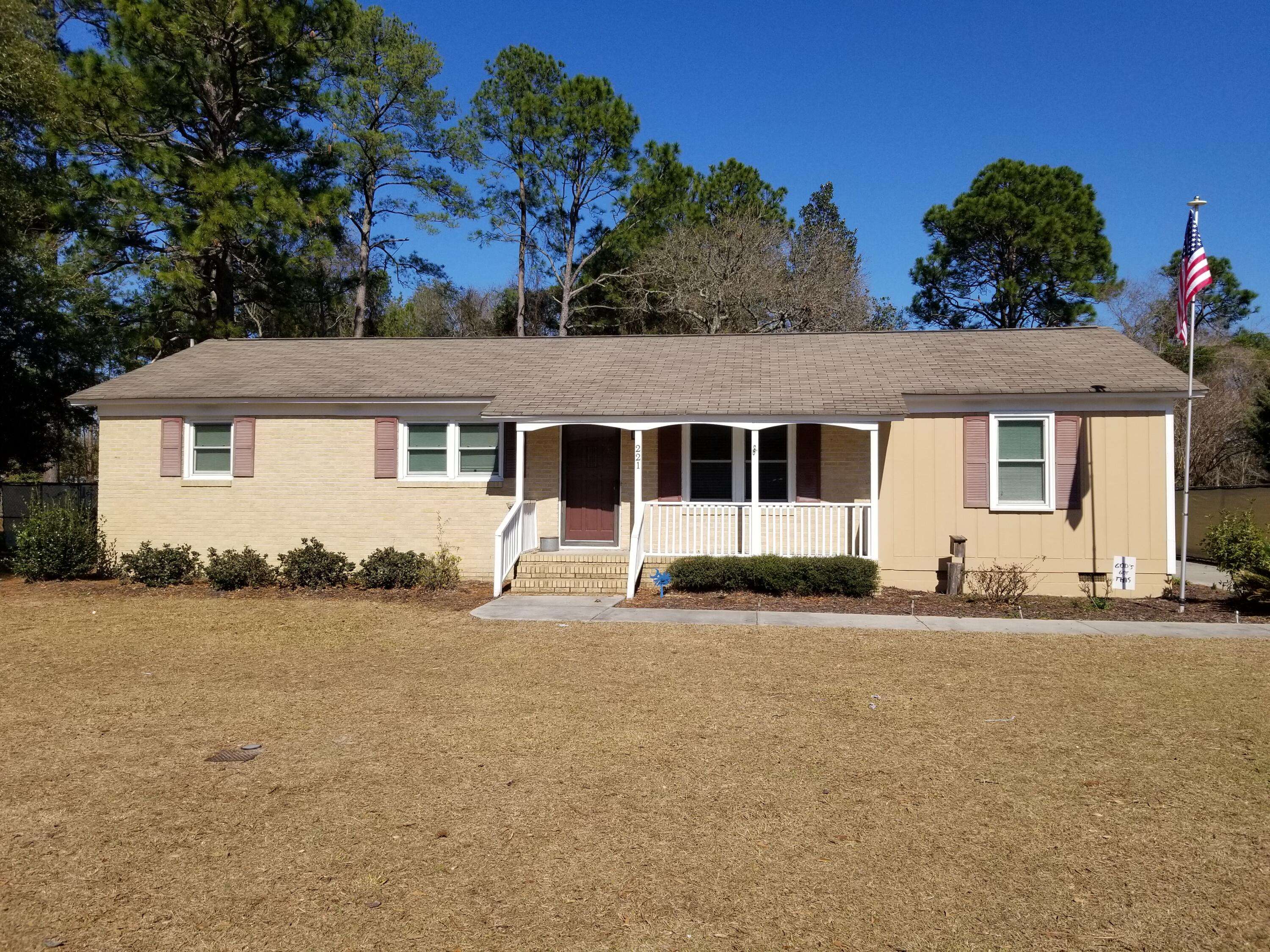 Walterboro, SC 29488,221 Carolina Cir