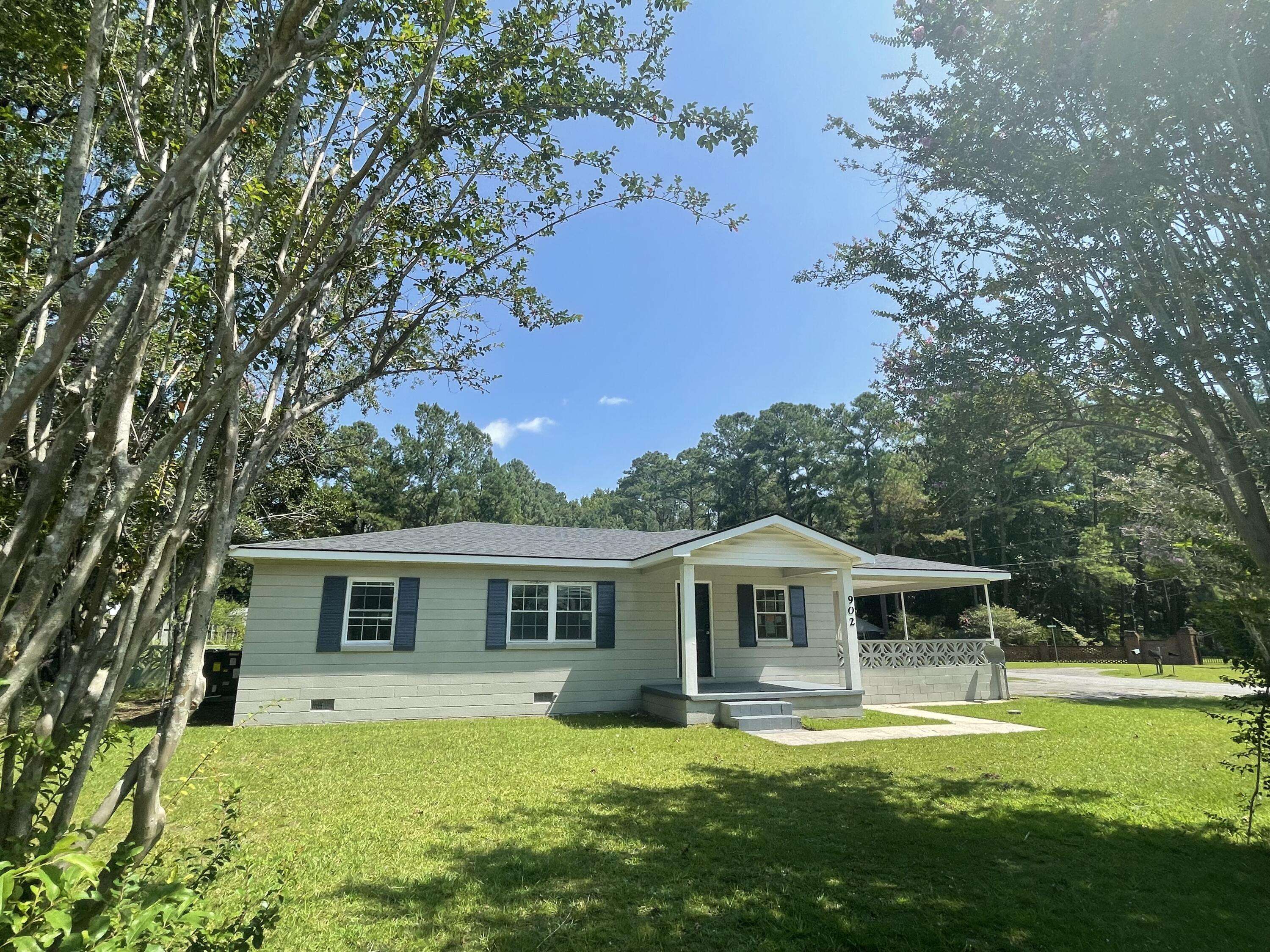 Walterboro, SC 29488,902 Poplar St