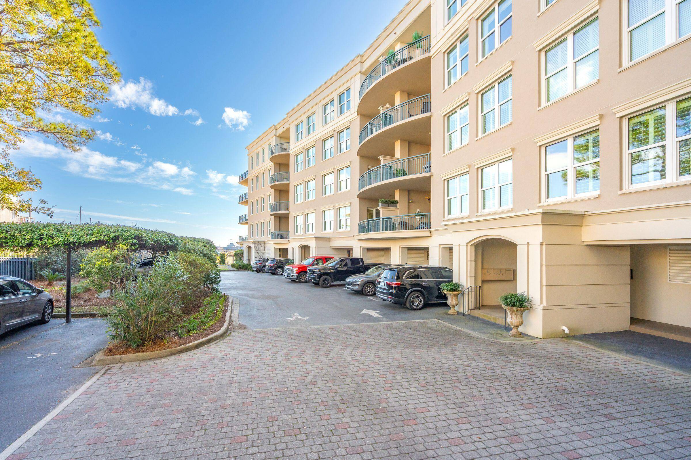 Charleston, SC 29401,2 Wharfside St #4-B