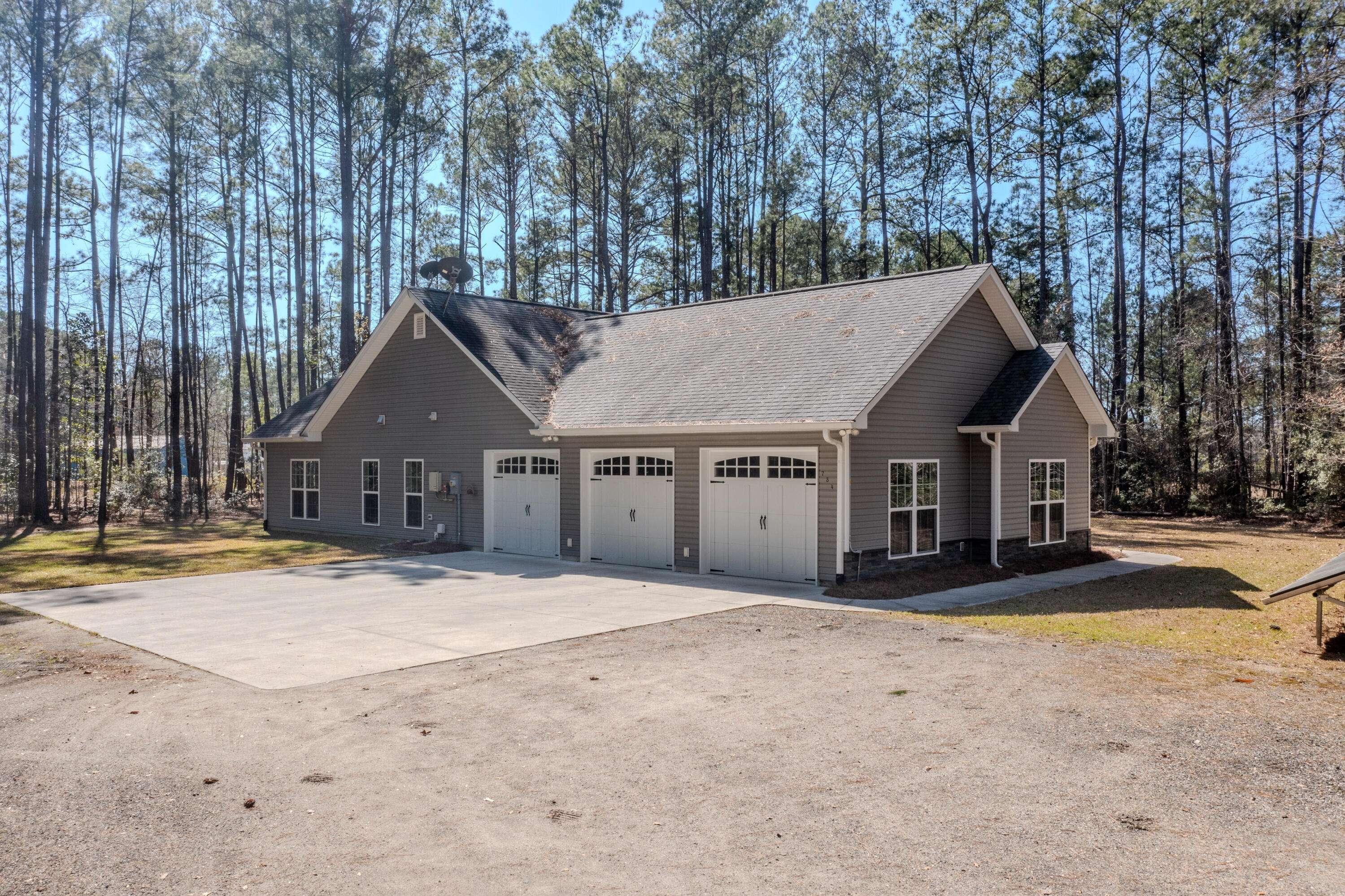 Summerville, SC 29483,734 E Butternut Rd