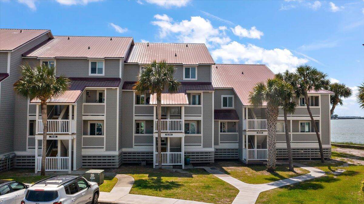 Folly Beach, SC 29439,82 Mariners Cay Dr