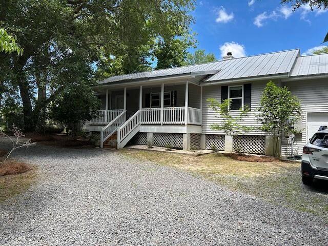 Edisto Island, SC 29438,8599 Middleton Point Ln