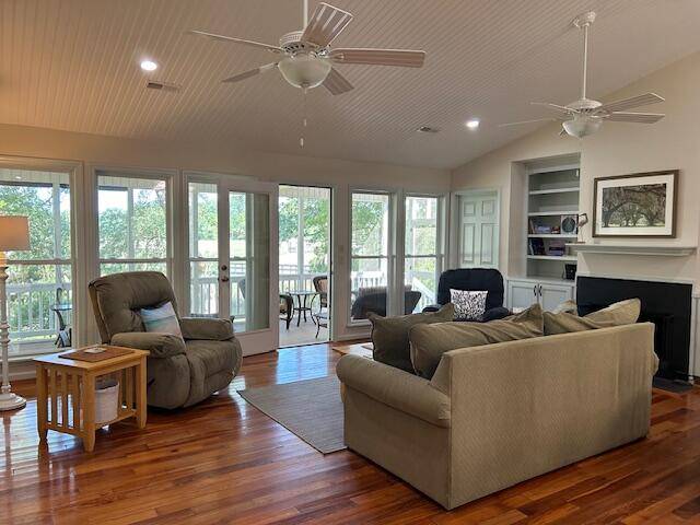 Edisto Island, SC 29438,8599 Middleton Point Ln