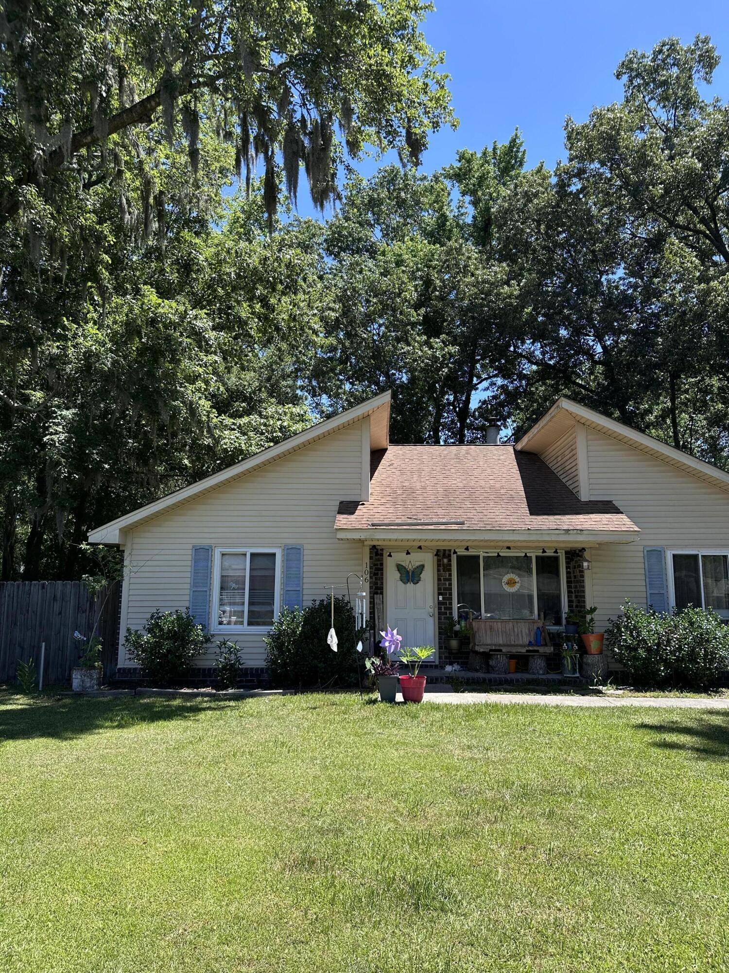 Summerville, SC 29485,106 Teddy Ct