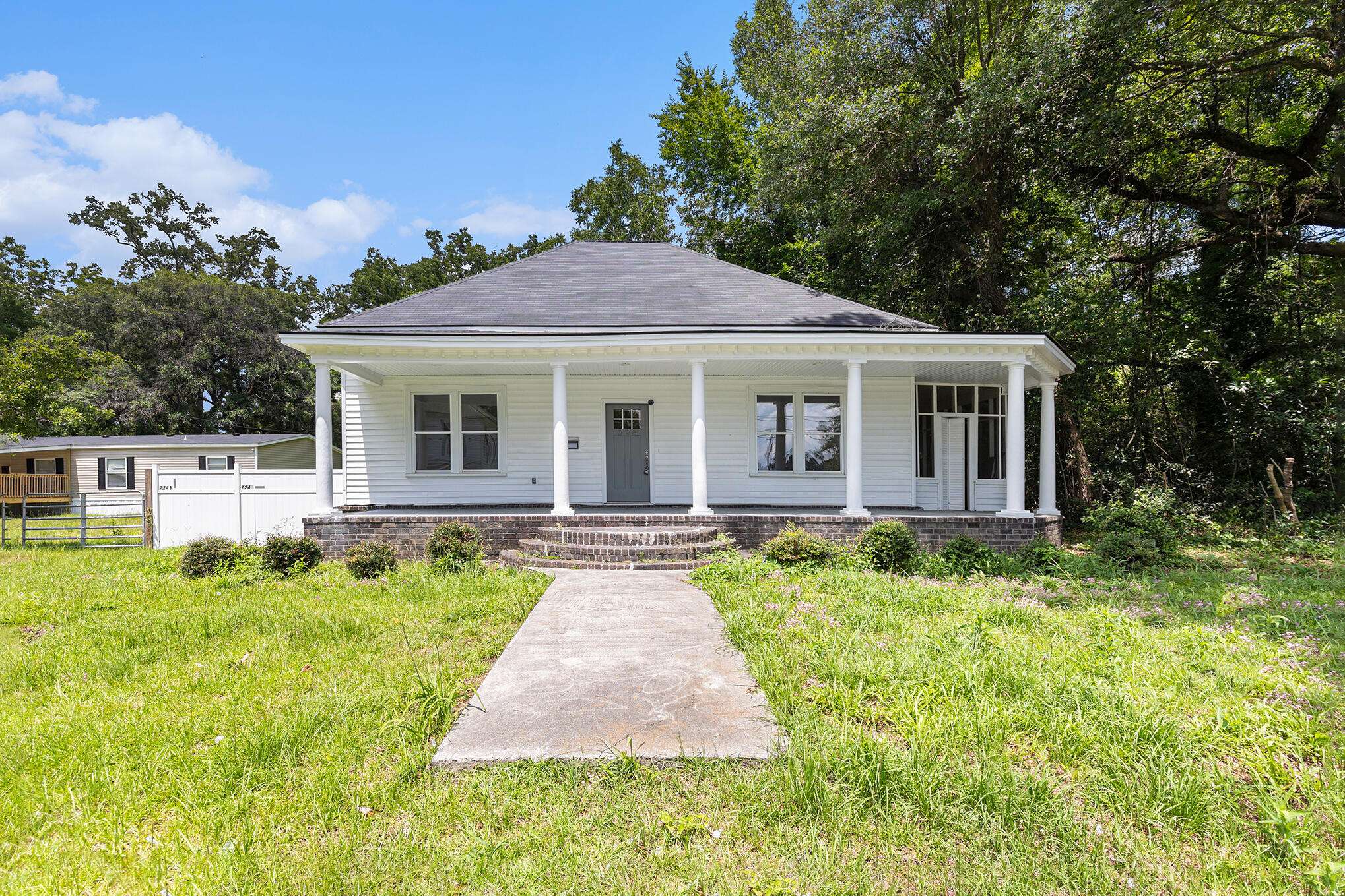 Holly Hill, SC 29059,724 Peake St