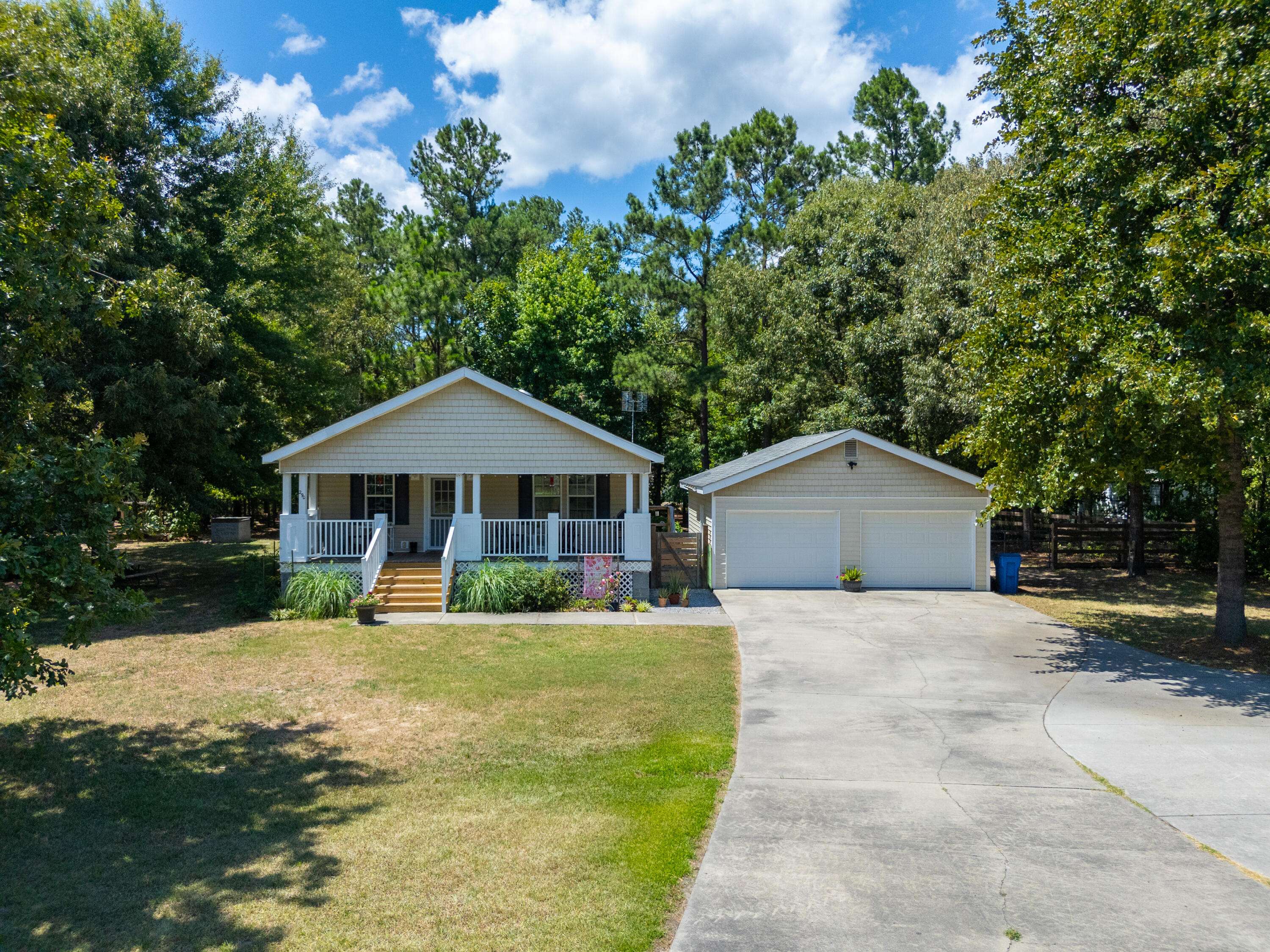 Cross, SC 29436,290 Hickory Oaks Ln