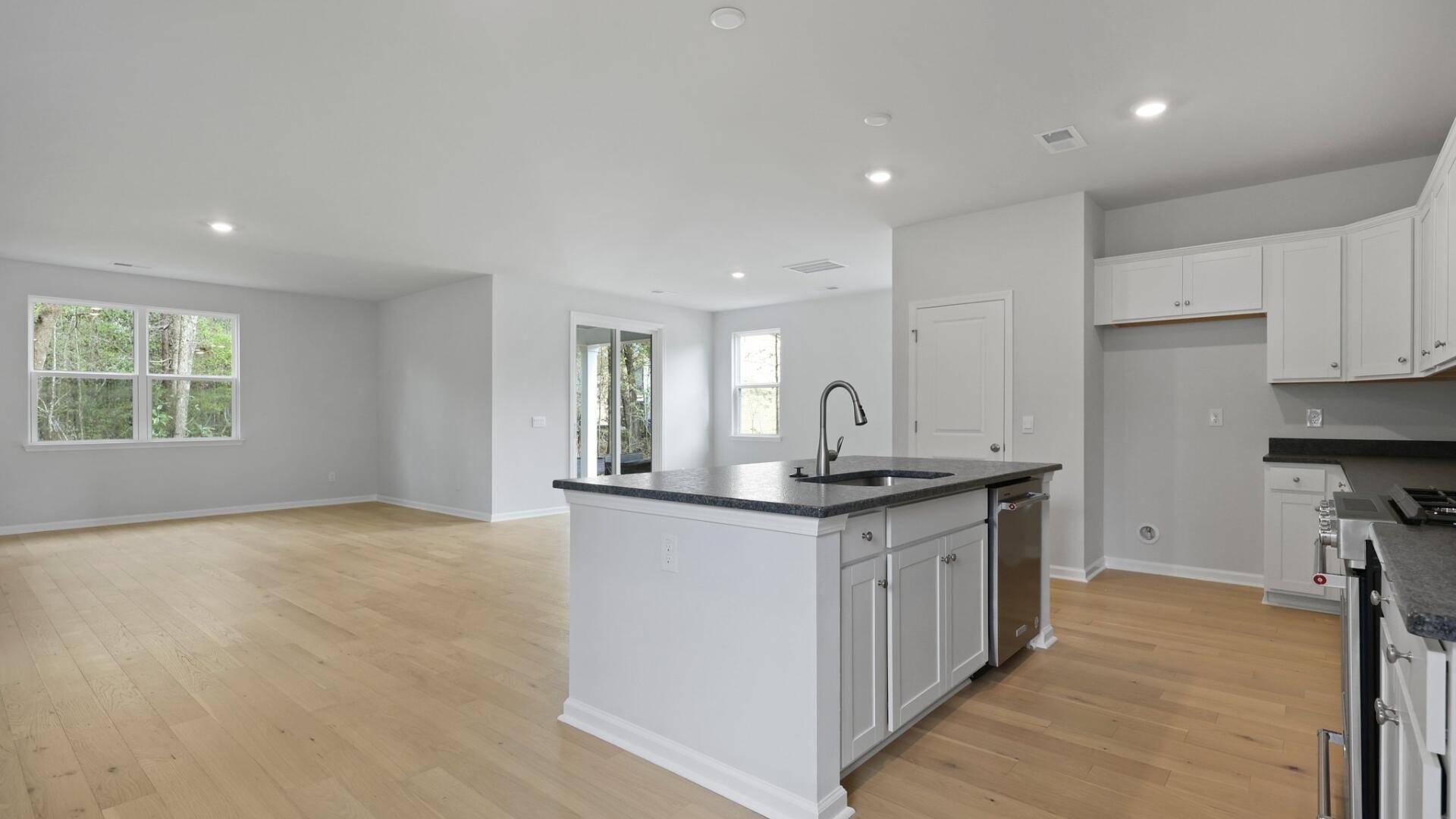 Summerville, SC 29485,327 Dickerson Ln