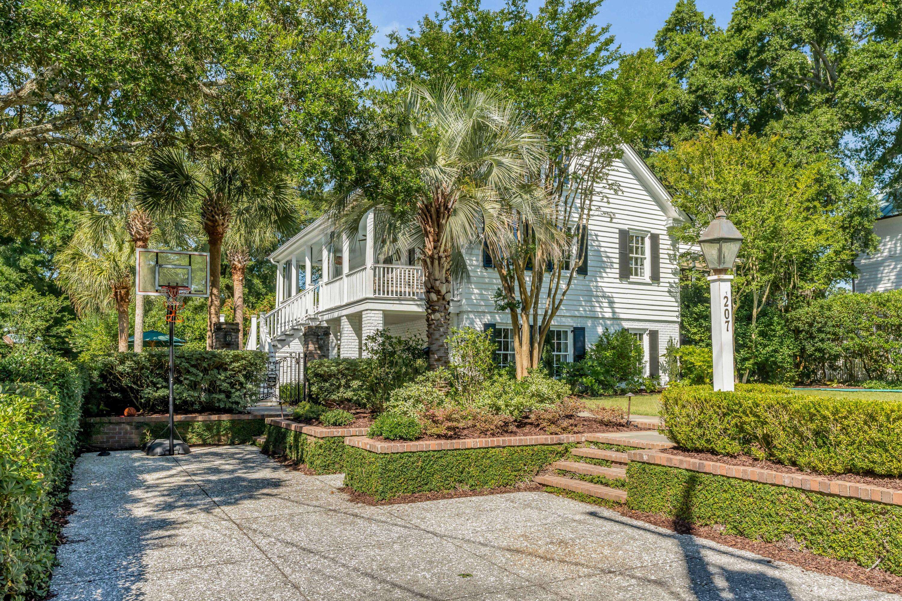 Mount Pleasant, SC 29464,207 Pitt St