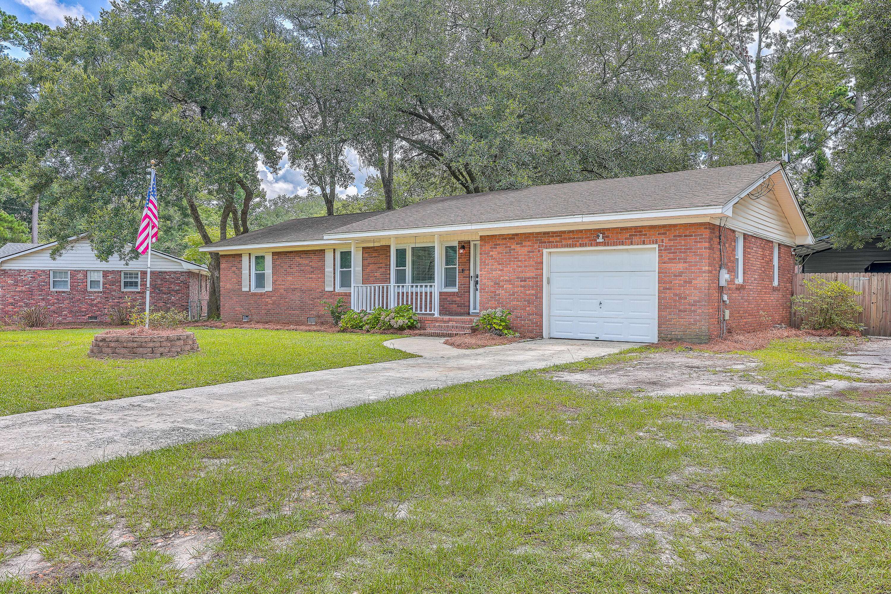 Summerville, SC 29485,208 Harter Dr