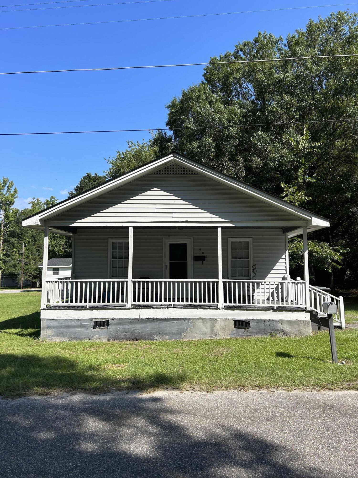 Kingstree, SC 29556,605 Tomlinson St