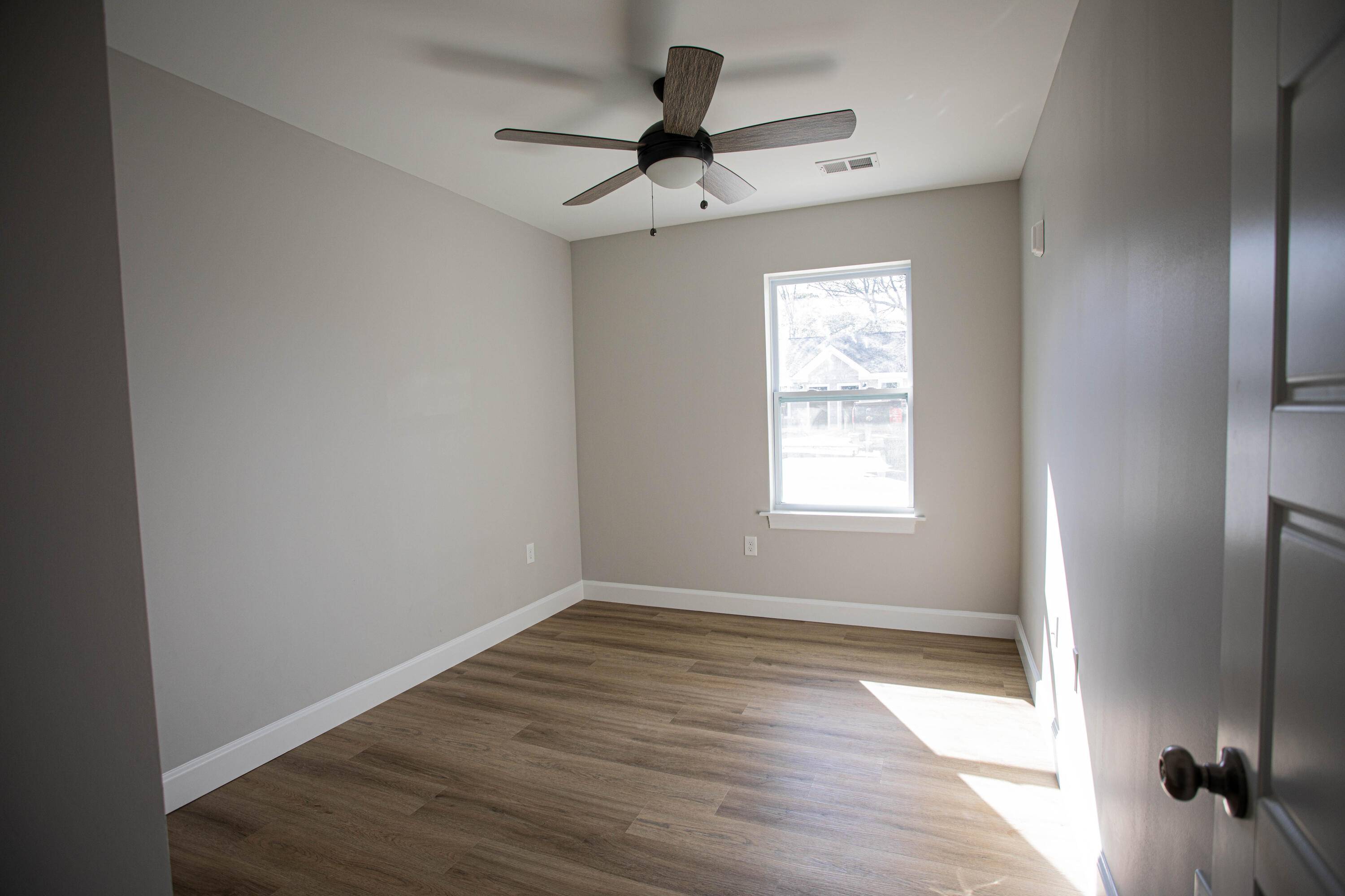 Hanahan, SC 29410,5739 Salvo St #B-5