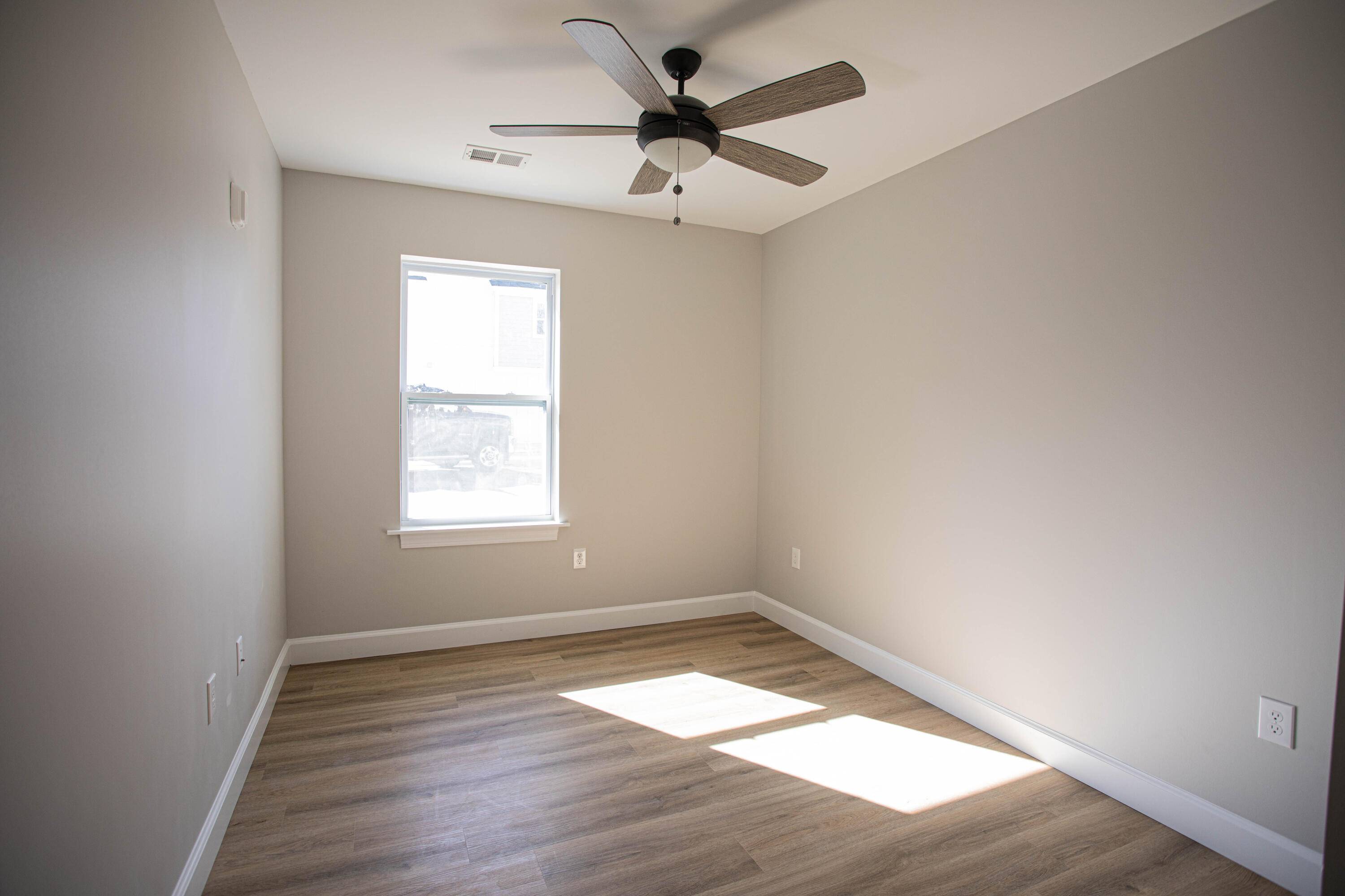 Hanahan, SC 29410,5739 Salvo St #B-5