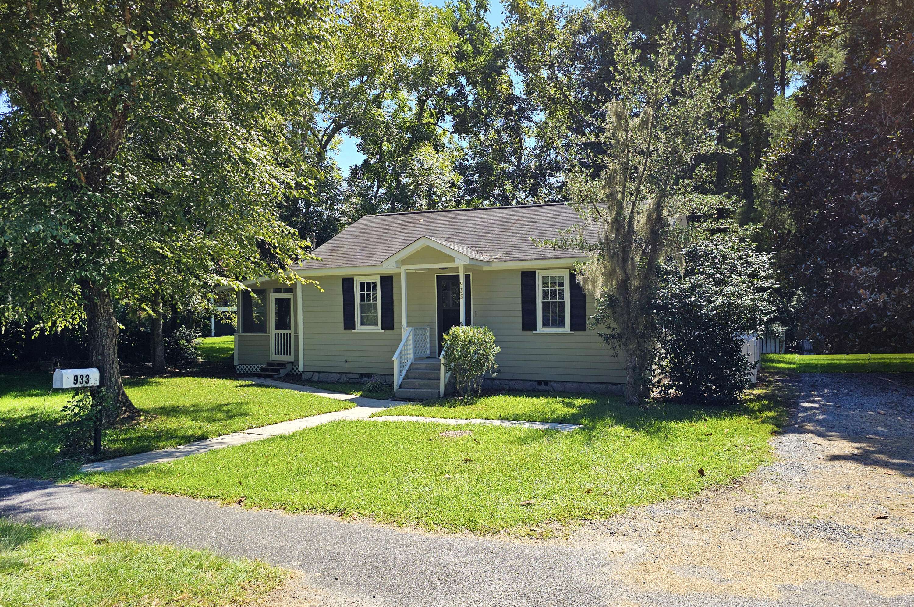 Mcclellanville, SC 29458,933 Pinckney St