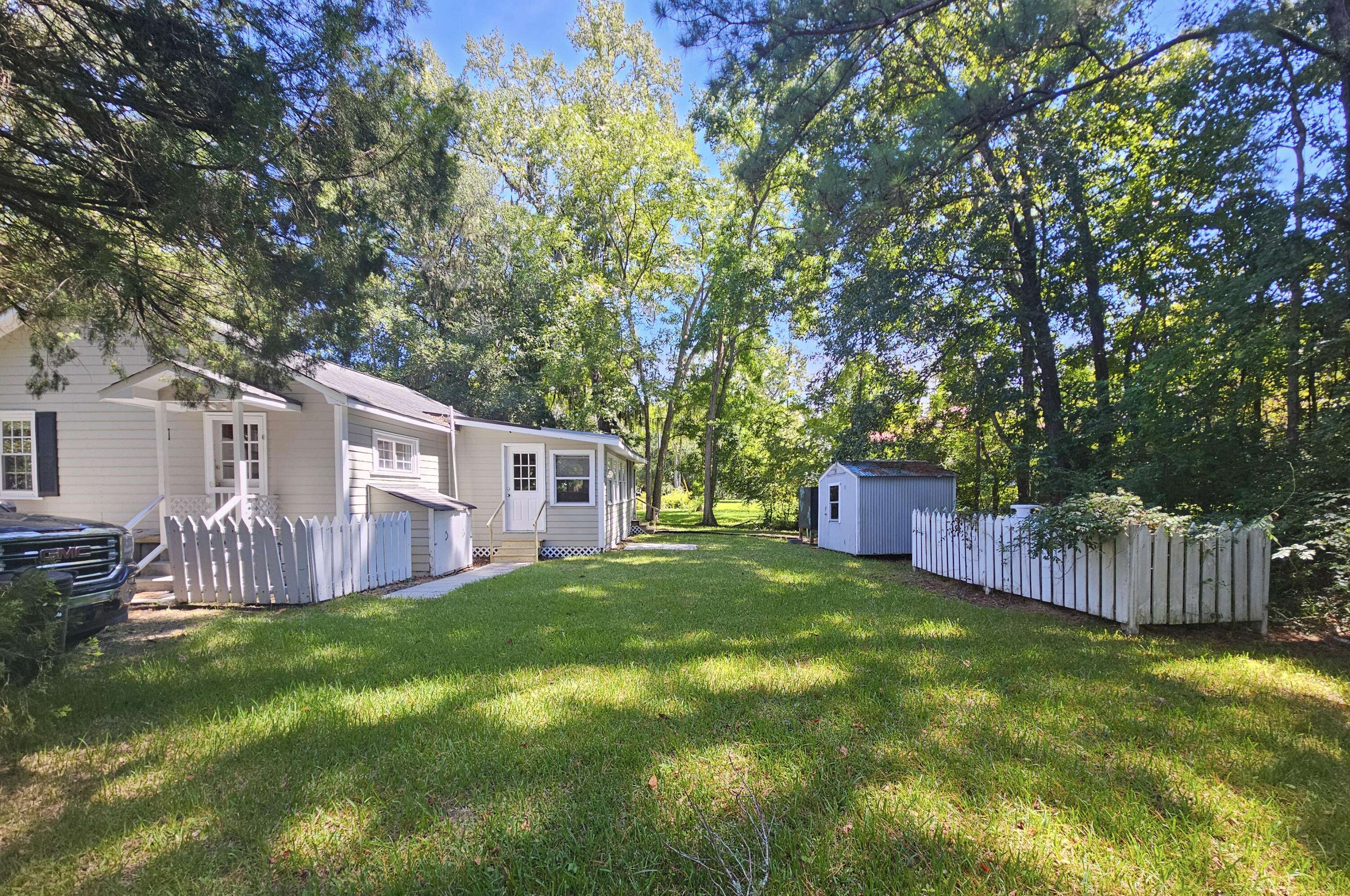 Mcclellanville, SC 29458,933 Pinckney St