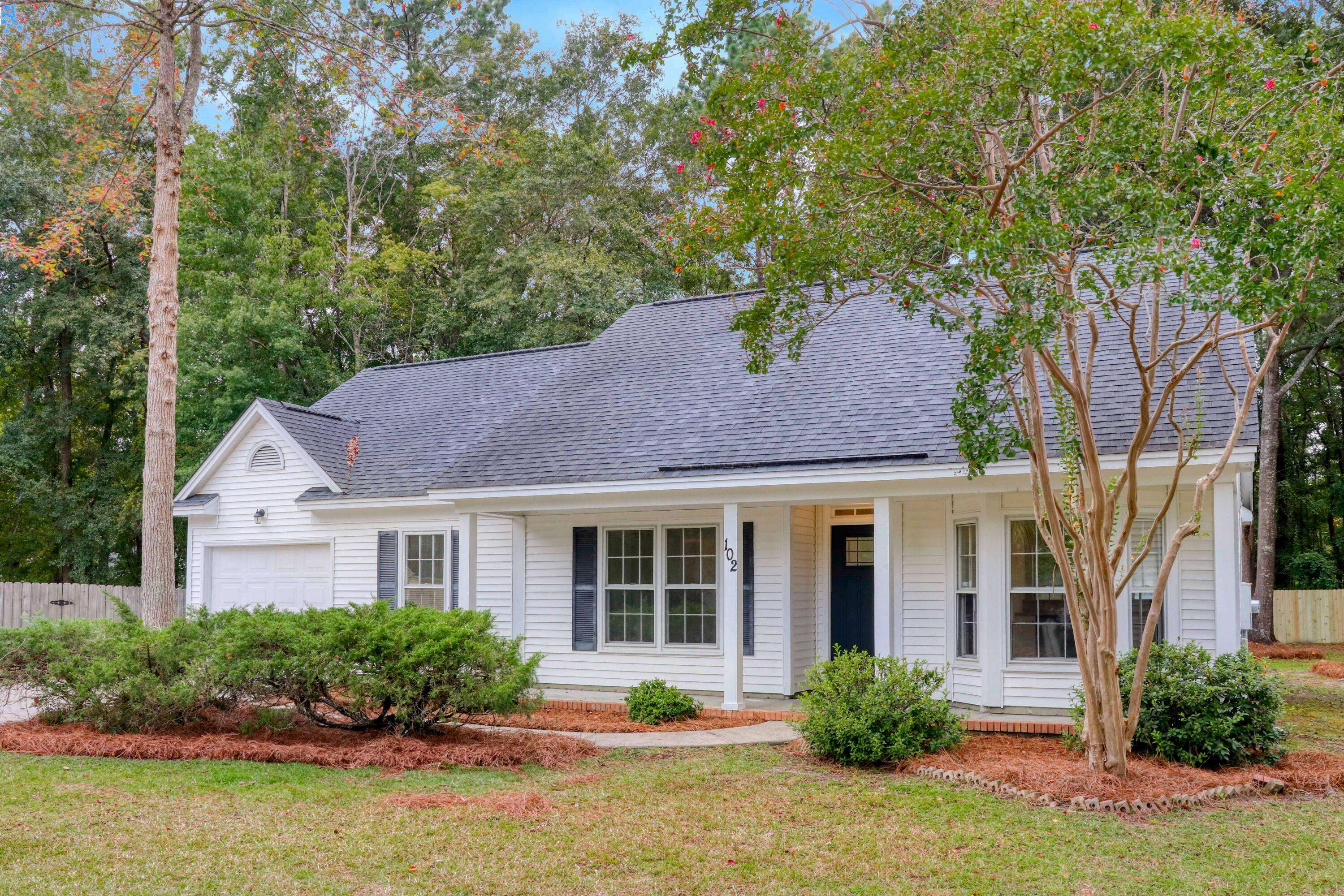 Summerville, SC 29485,102 St Benets Place