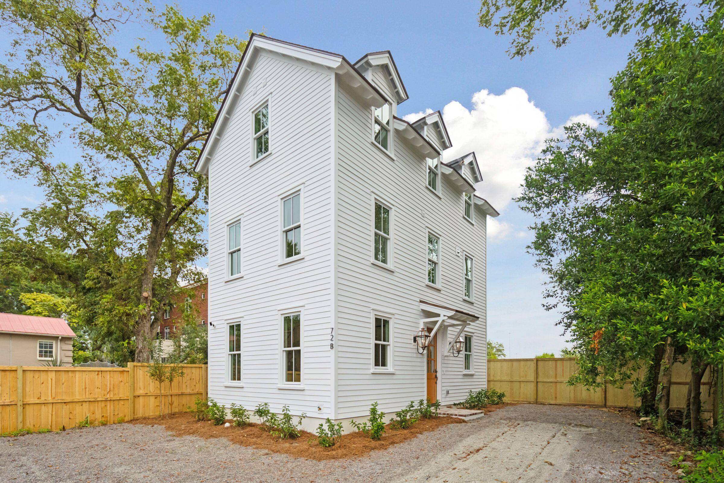 Charleston, SC 29403,72 Drake St #B