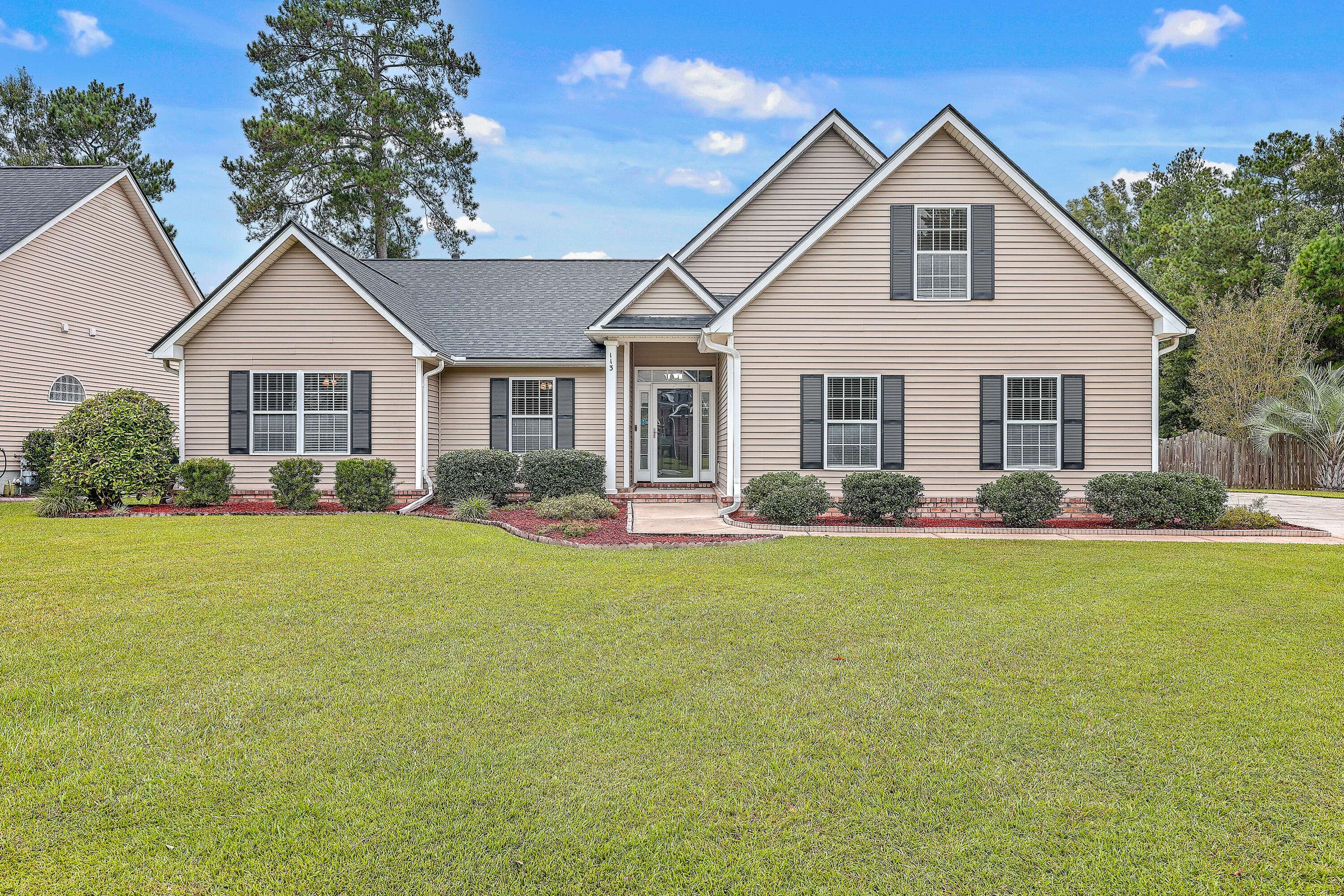 Summerville, SC 29483,113 Horse Shoe Bay Ct