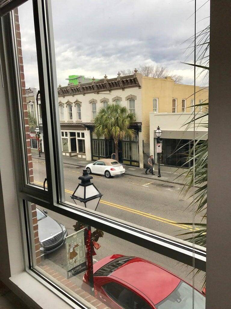 Charleston, SC 29403,487 King St #201