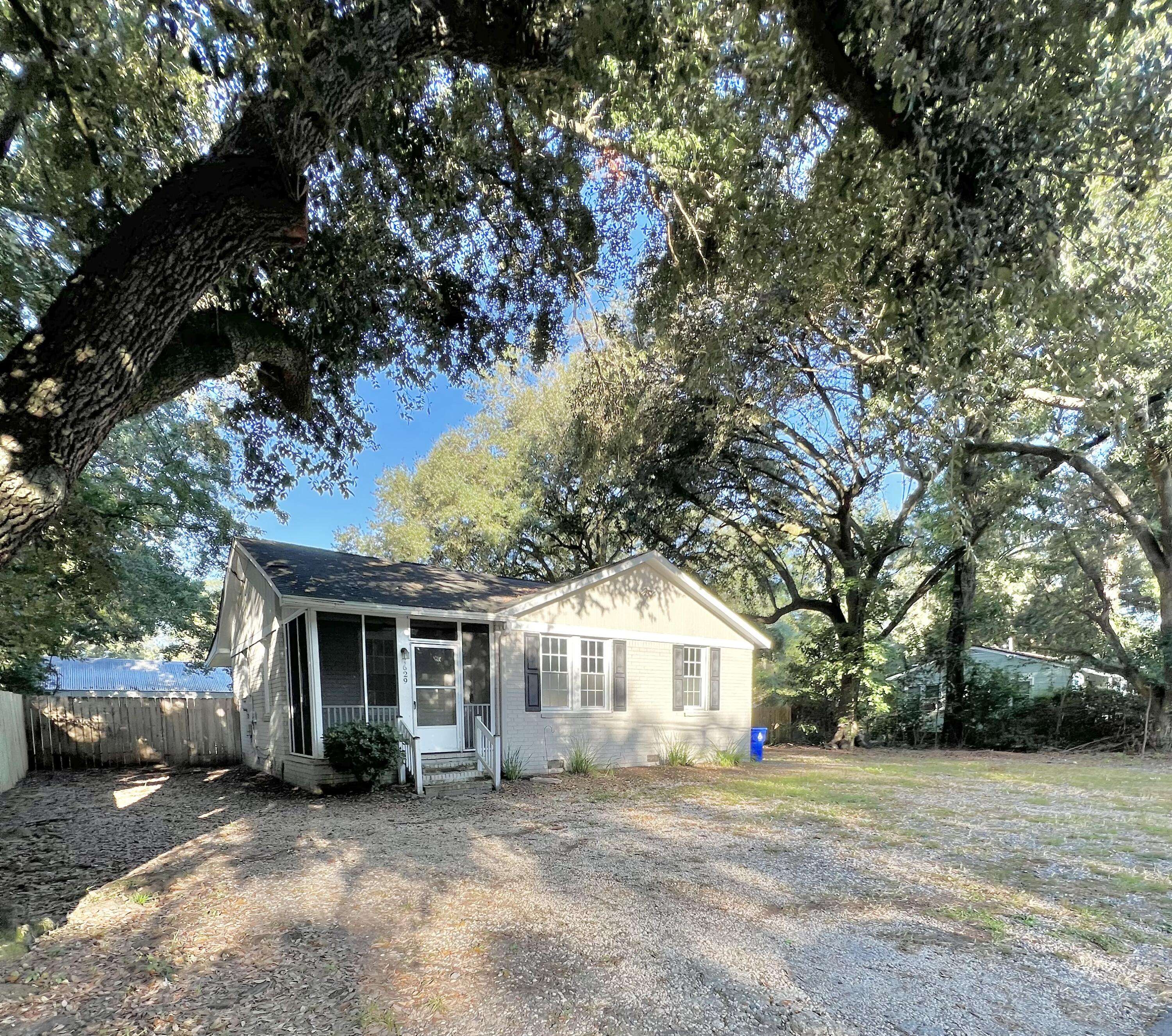 North Charleston, SC 29420,7629 Pinehurst St