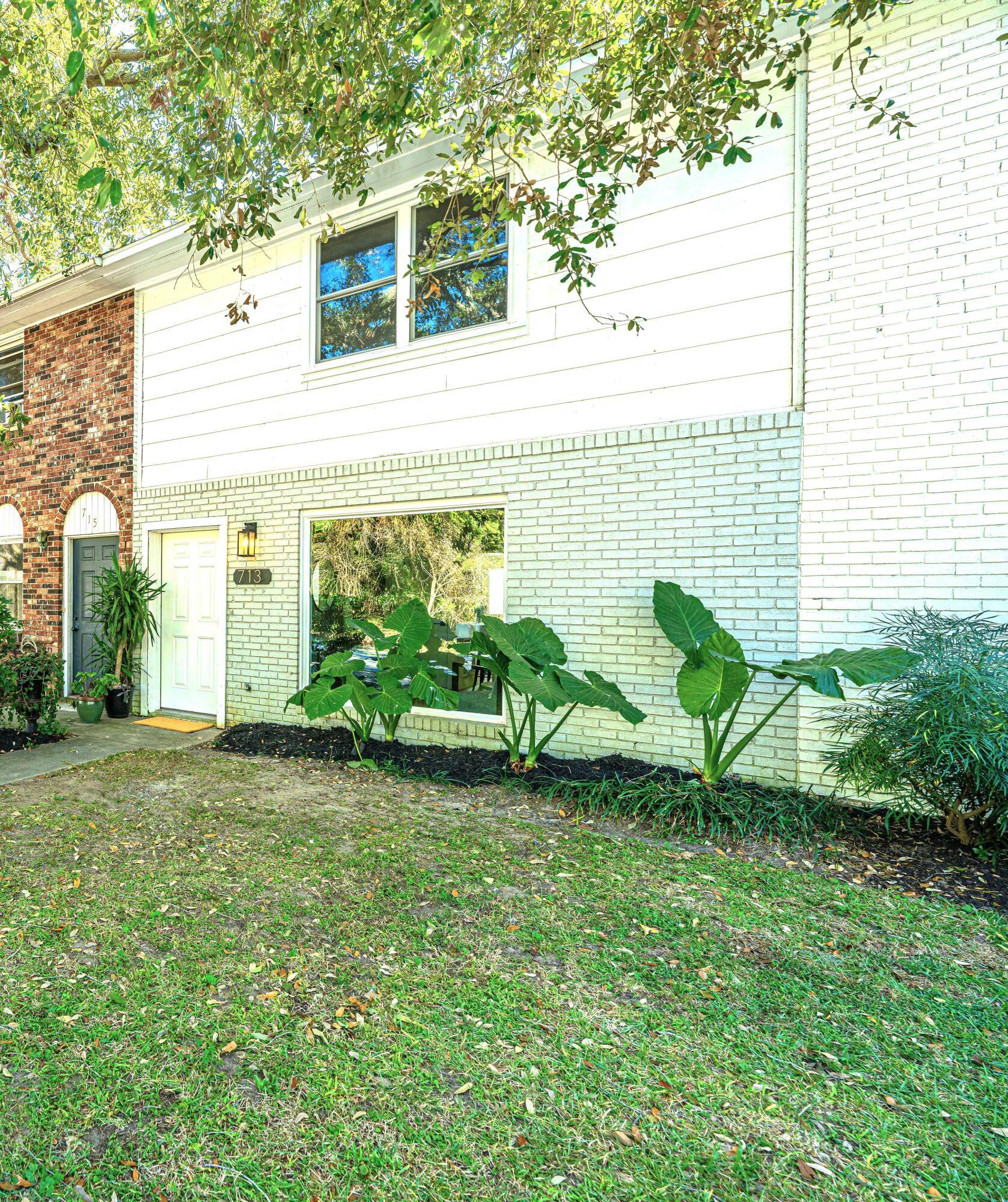 Mount Pleasant, SC 29464,713 Center St