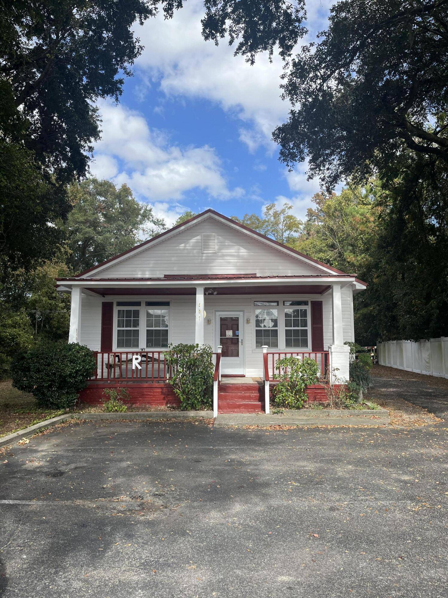 Summerville, SC 29483,507 E 5th N St