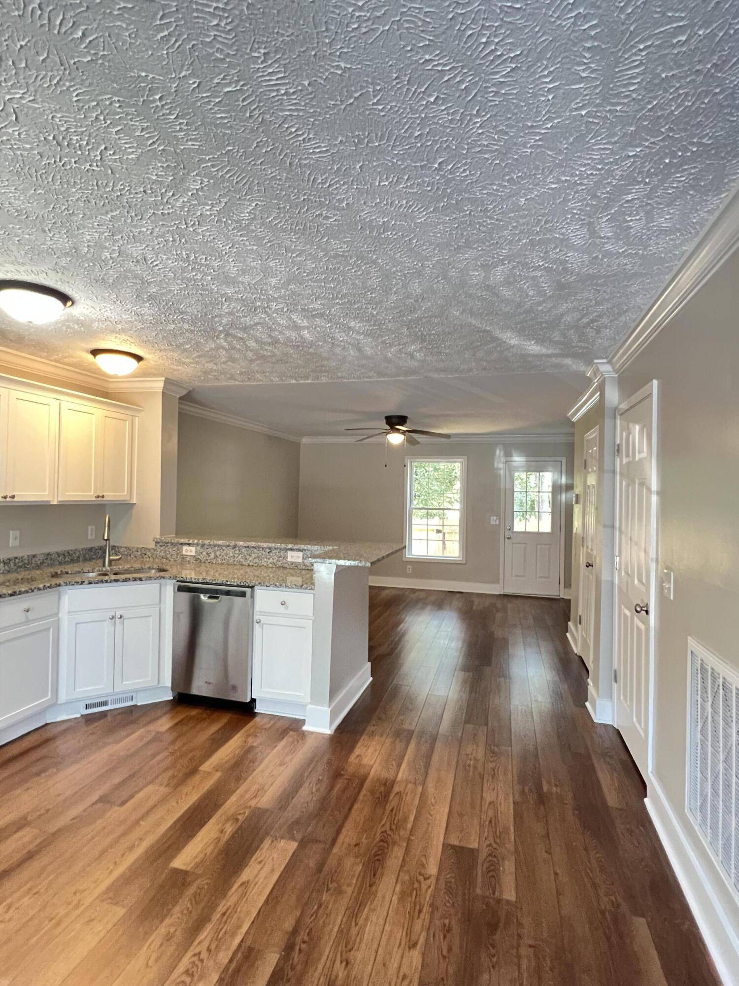 North Charleston, SC 29406,8589 Lake Marion Dr #600