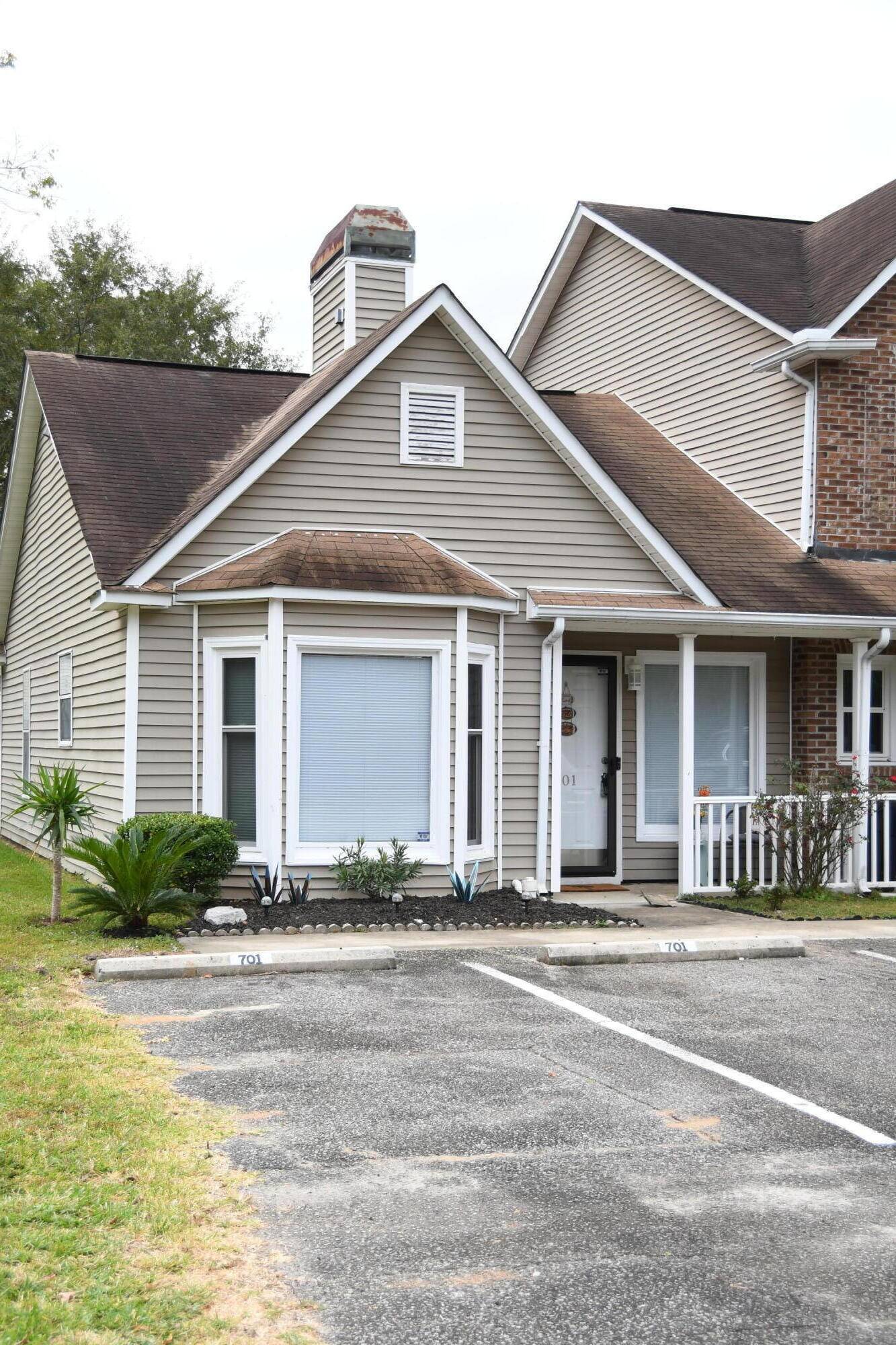 Summerville, SC 29485,701 Reserve Way