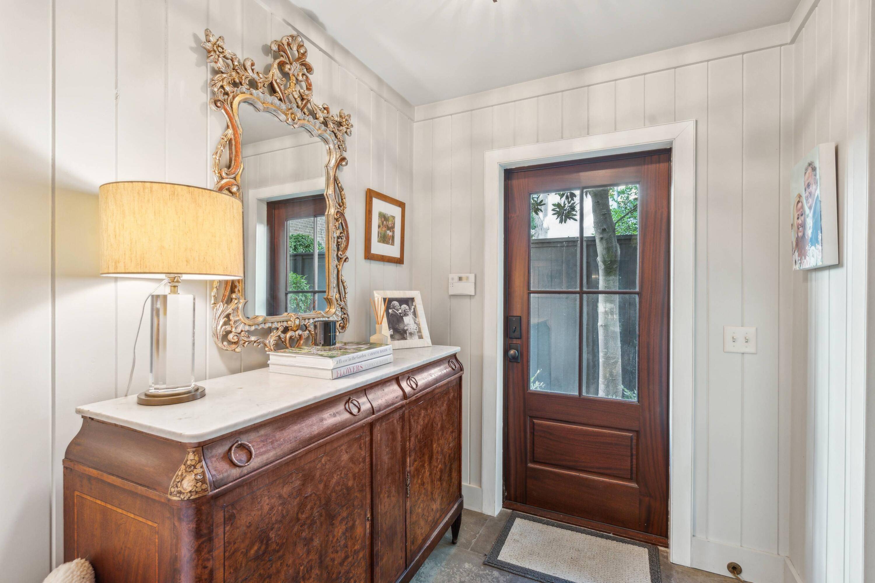 Charleston, SC 29401,40 1/2 State St
