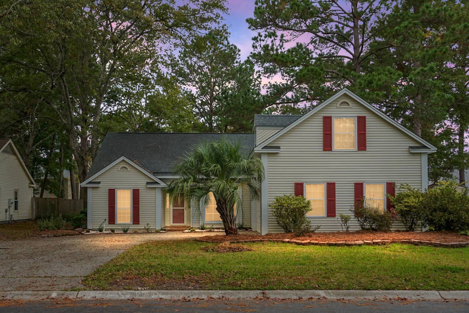 Summerville, SC 29485,117 Saint Awdry St