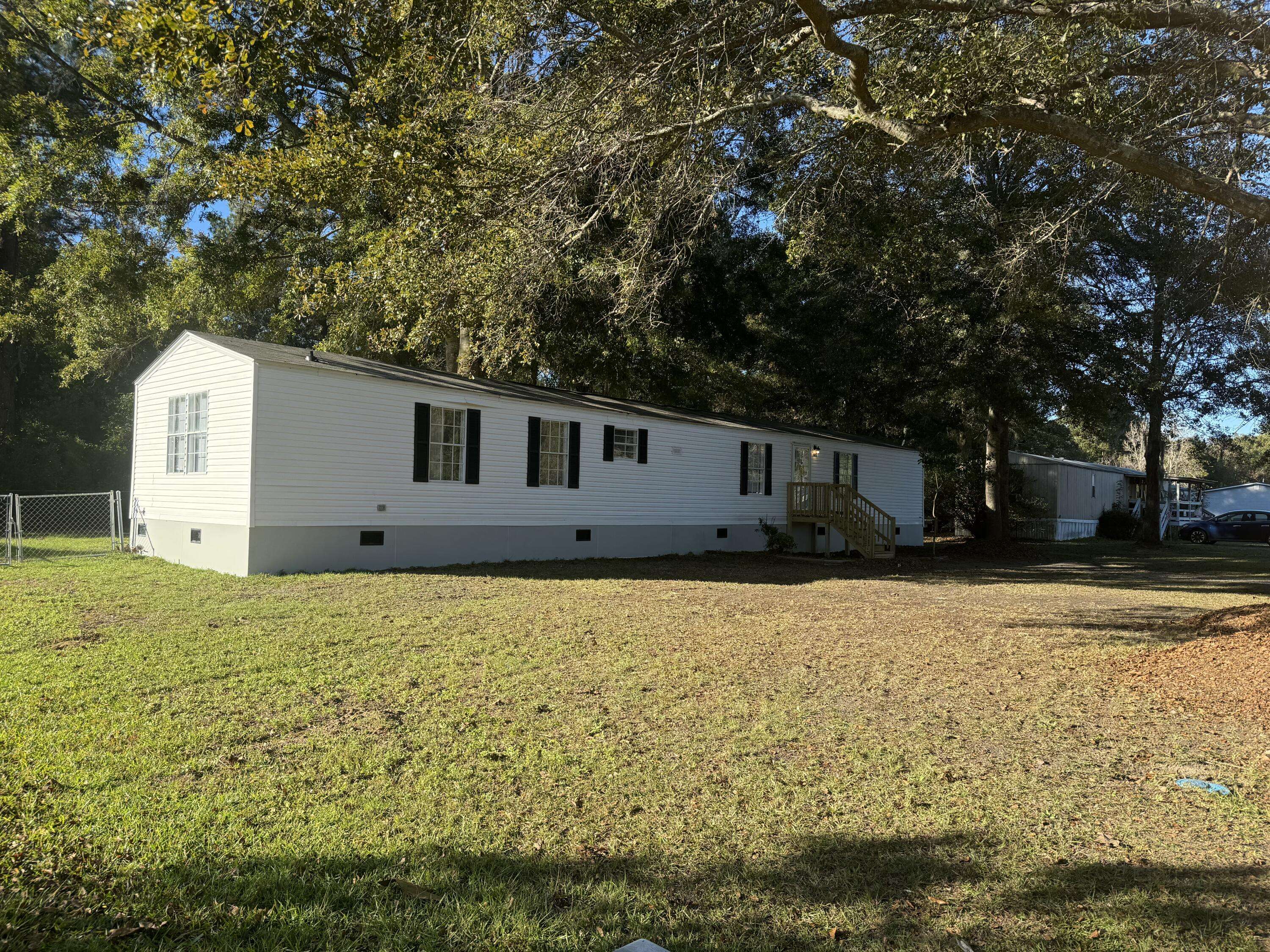 Bonneau, SC 29431,525 Pauline Dr