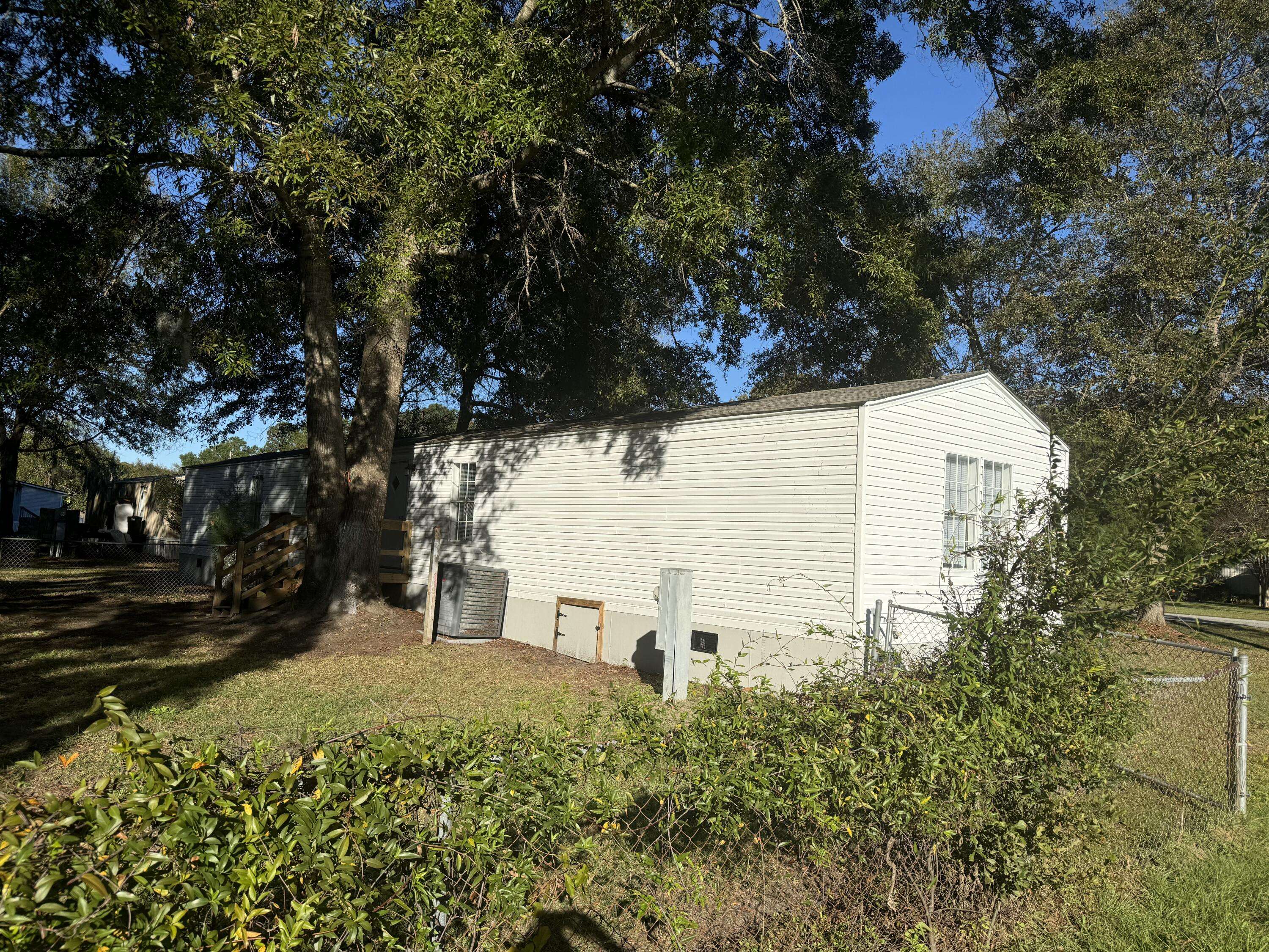 Bonneau, SC 29431,525 Pauline Dr