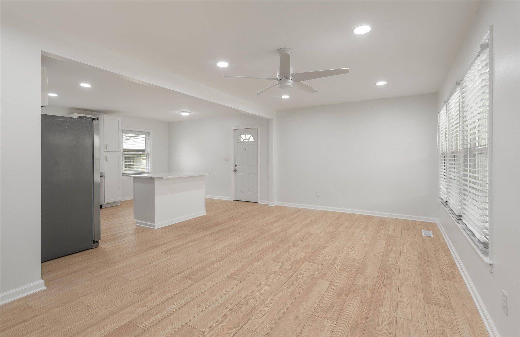 North Charleston, SC 29406,7049 Kenneth Dr